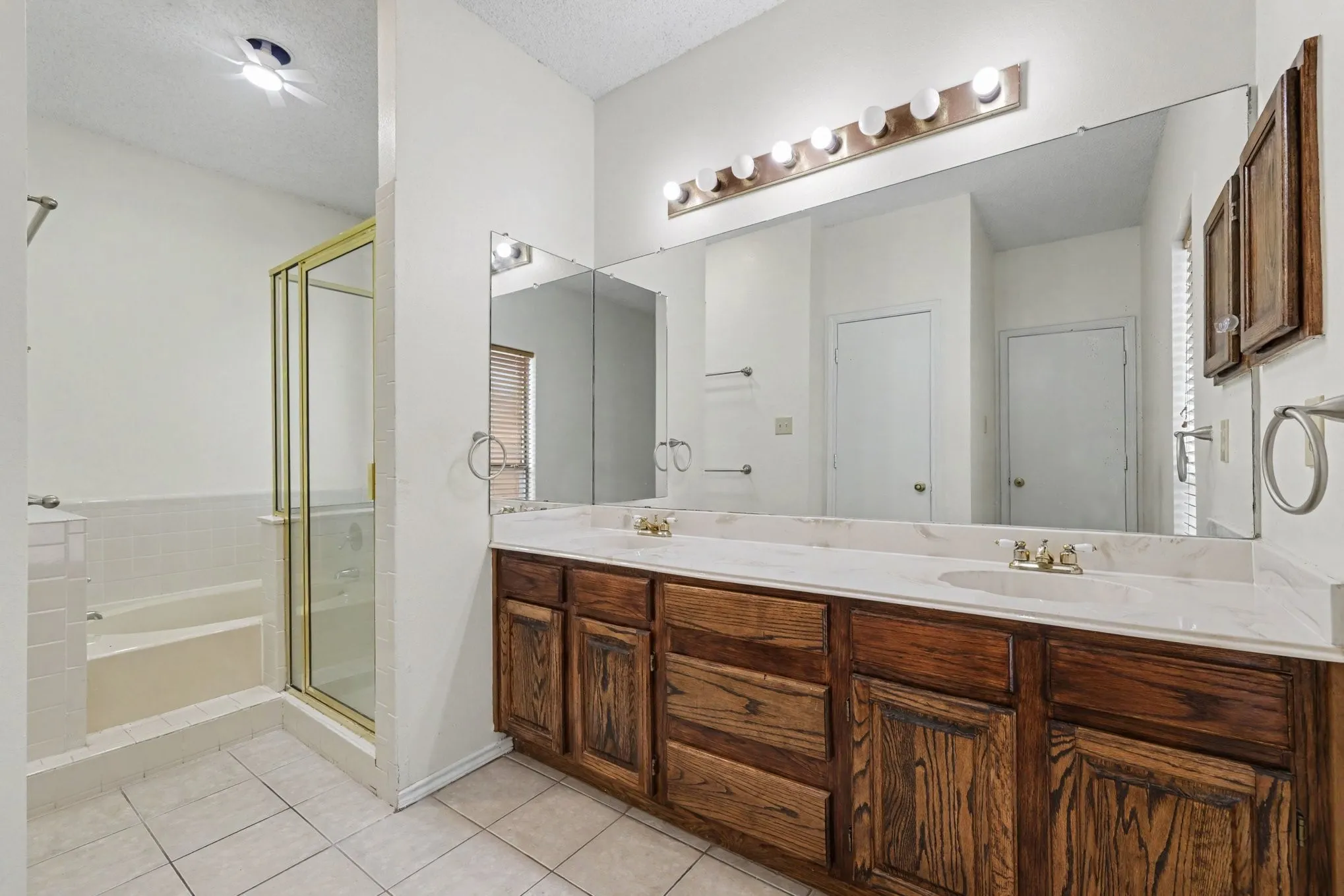 Single Family Residence For Sale in Dallas County , 1008 Primrose Street, Mesquite, Texas 75149, 3 Bedroom, 2 Bathroom, 2 Garage spaces, 1,868 Sqft, built in 1986, mls#21334115, Real Estate Agent in Mesquite, Homes For Sale in Dallas county, Homes For Sale in Mesquite, Realtor in Mesquite Texas, Real Estate Brokerage Independent Realty Texas, Luminita Cordes Realtor