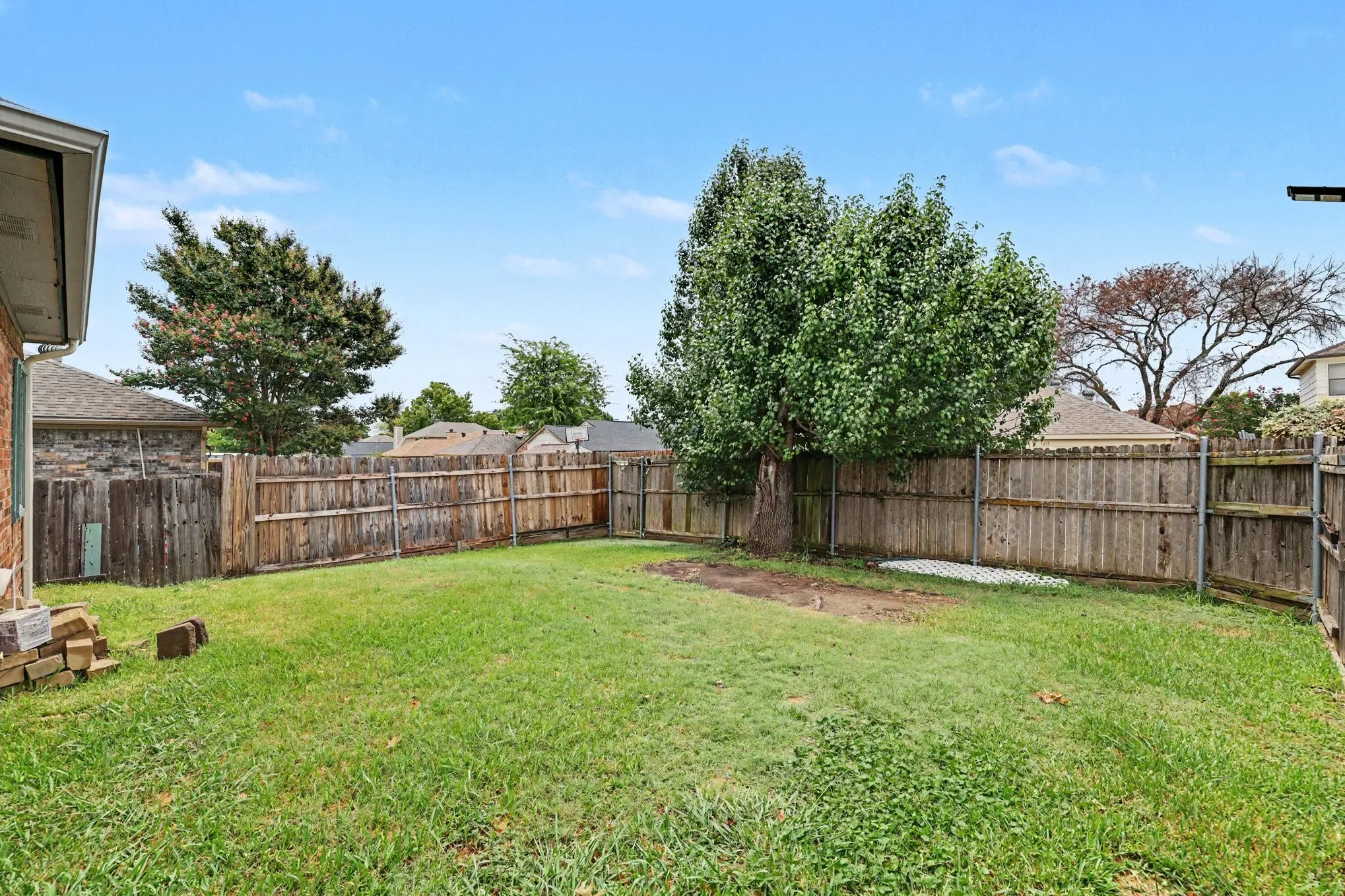 Single Family Residence For Sale in Dallas County , 1008 Primrose Street, Mesquite, Texas 75149, 3 Bedroom, 2 Bathroom, 2 Garage spaces, 1,868 Sqft, built in 1986, mls#21334115, Real Estate Agent in Mesquite, Homes For Sale in Dallas county, Homes For Sale in Mesquite, Realtor in Mesquite Texas, Real Estate Brokerage Independent Realty Texas, Luminita Cordes Realtor