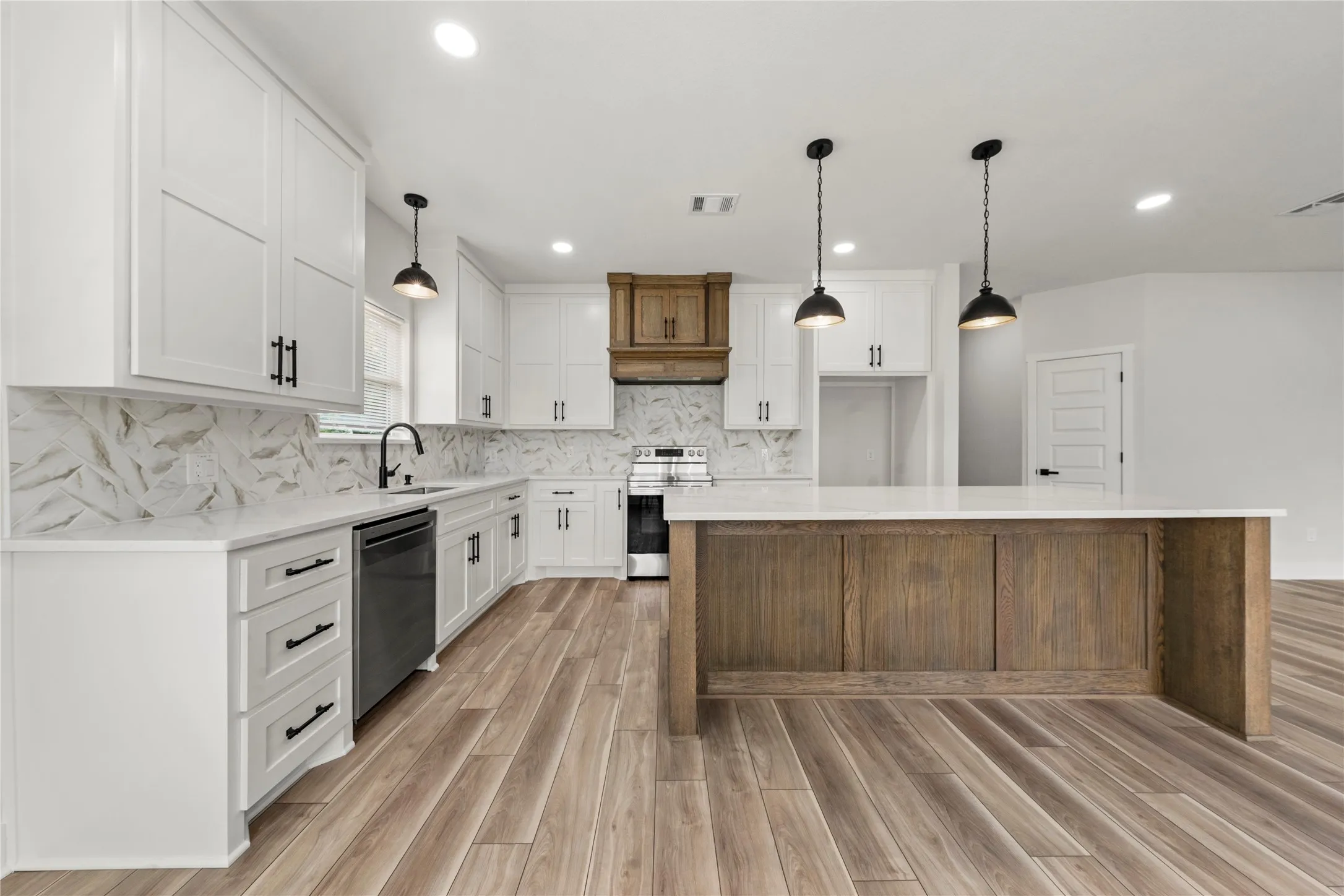 Single Family Residence For Sale in Mc Lennan County , 214 Rogers Street, Mc Gregor, Texas 76657, 3 Bedroom, 2 Bathroom, 1 Garage spaces, 1,876 Sqft, built in 2026, mls#21334240, Real Estate Agent in Mc Gregor, Homes For Sale in Mc Lennan county, Homes For Sale in Mc Gregor, Realtor in Mc Gregor Texas, Real Estate Brokerage Independent Realty Texas, Luminita Cordes Realtor