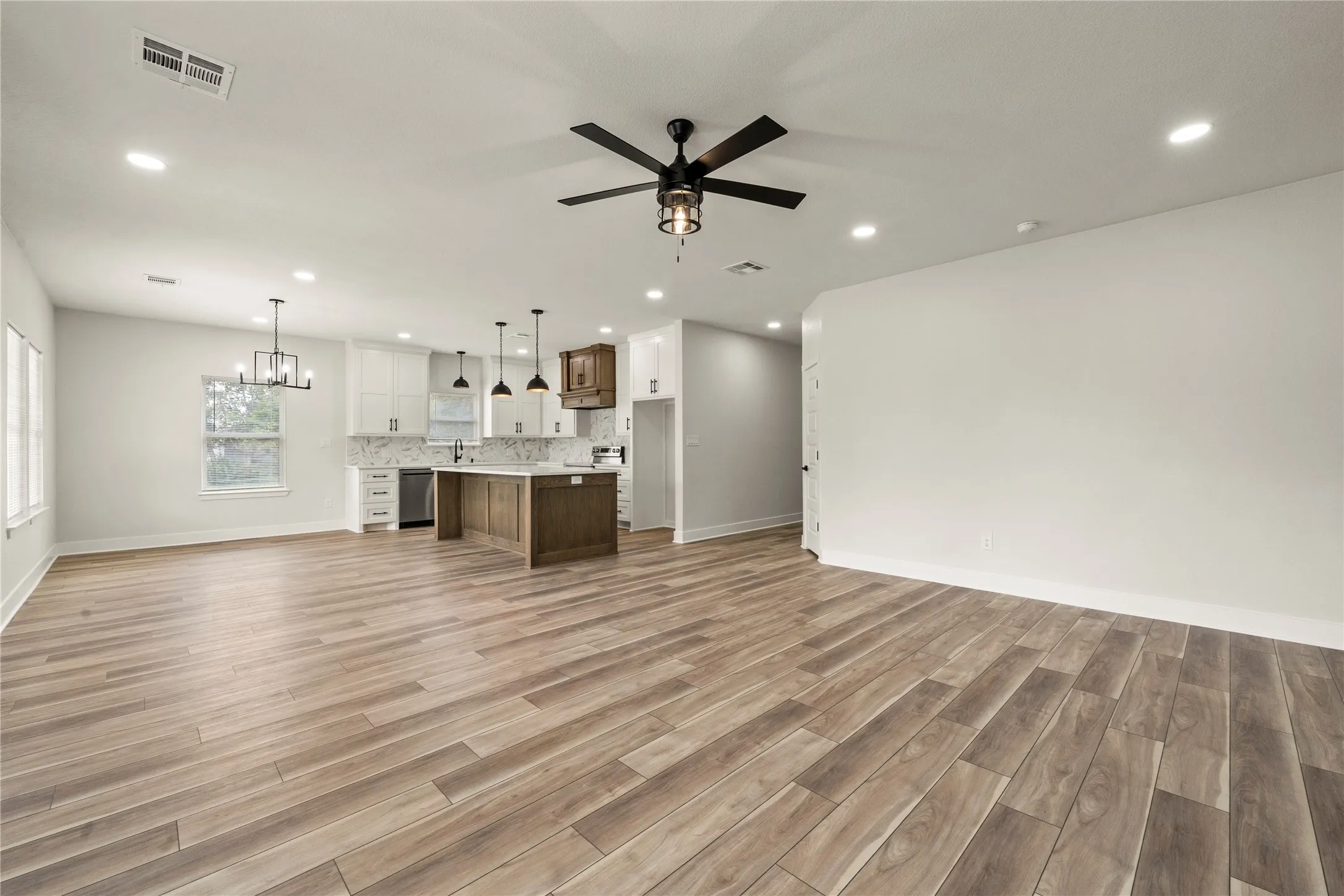 Single Family Residence For Sale in Mc Lennan County , 214 Rogers Street, Mc Gregor, Texas 76657, 3 Bedroom, 2 Bathroom, 1 Garage spaces, 1,876 Sqft, built in 2026, mls#21334240, Real Estate Agent in Mc Gregor, Homes For Sale in Mc Lennan county, Homes For Sale in Mc Gregor, Realtor in Mc Gregor Texas, Real Estate Brokerage Independent Realty Texas, Luminita Cordes Realtor