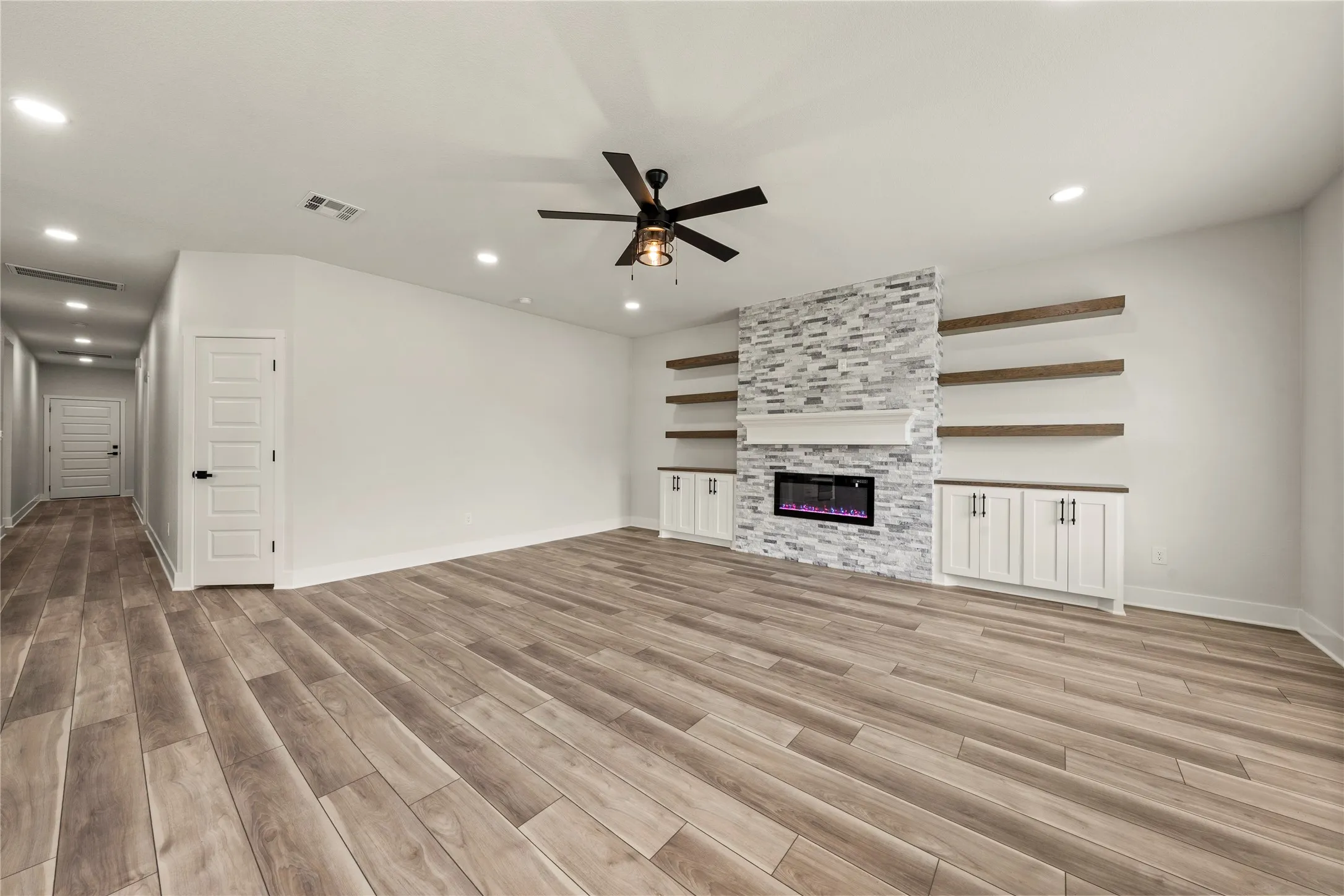 Single Family Residence For Sale in Mc Lennan County , 214 Rogers Street, Mc Gregor, Texas 76657, 3 Bedroom, 2 Bathroom, 1 Garage spaces, 1,876 Sqft, built in 2026, mls#21334240, Real Estate Agent in Mc Gregor, Homes For Sale in Mc Lennan county, Homes For Sale in Mc Gregor, Realtor in Mc Gregor Texas, Real Estate Brokerage Independent Realty Texas, Luminita Cordes Realtor