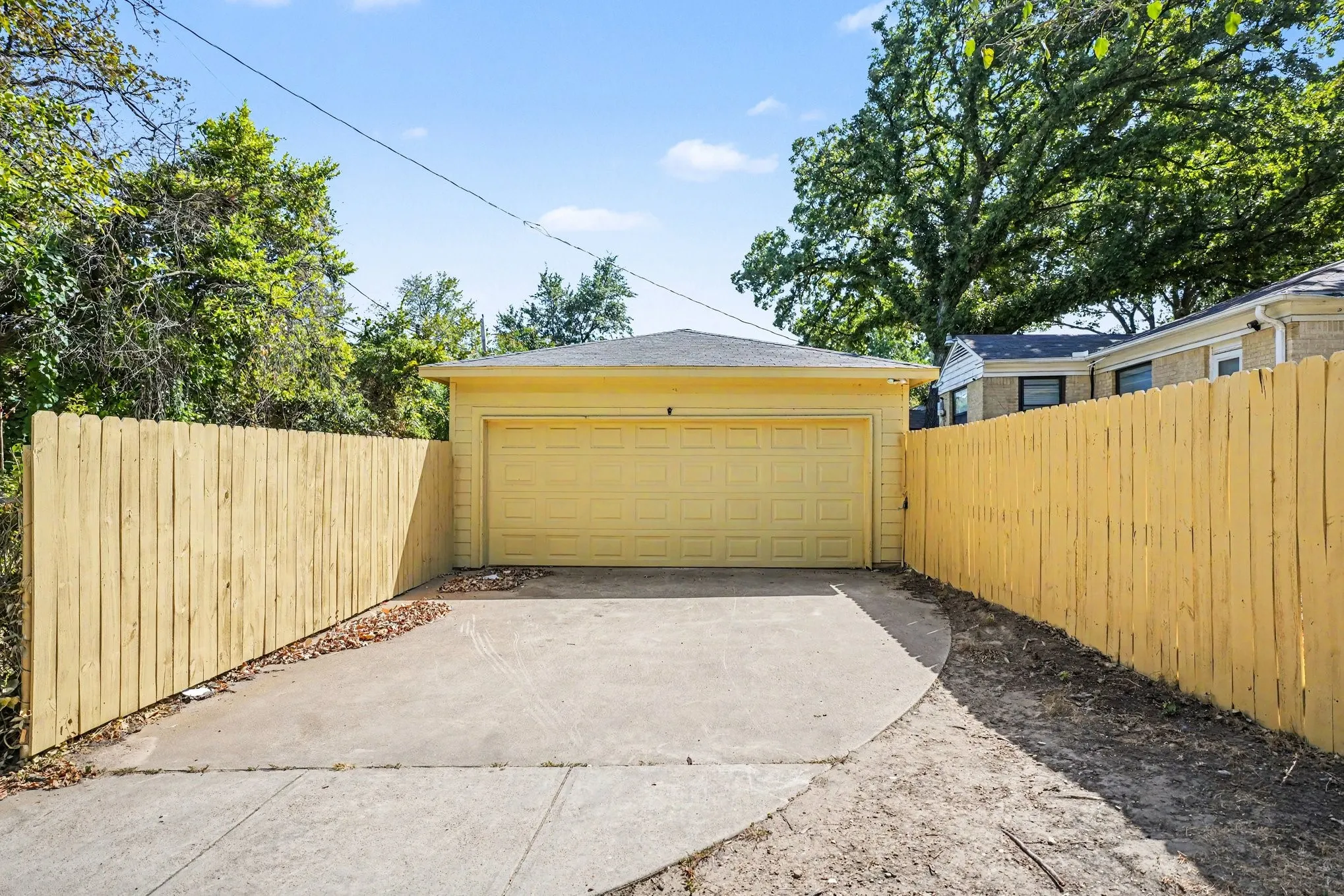 Single Family Residence For Sale in Dallas County , 910 Reverchon Drive, Dallas, Texas 75211, 3 Bedroom, 1 Bathroom, 2 Garage spaces, 1,077 Sqft, built in 1944, mls#21334280, Real Estate Agent in Dallas, Homes For Sale in Dallas county, Homes For Sale in Dallas, Realtor in Dallas Texas, Real Estate Brokerage Independent Realty Texas, Luminita Cordes Realtor