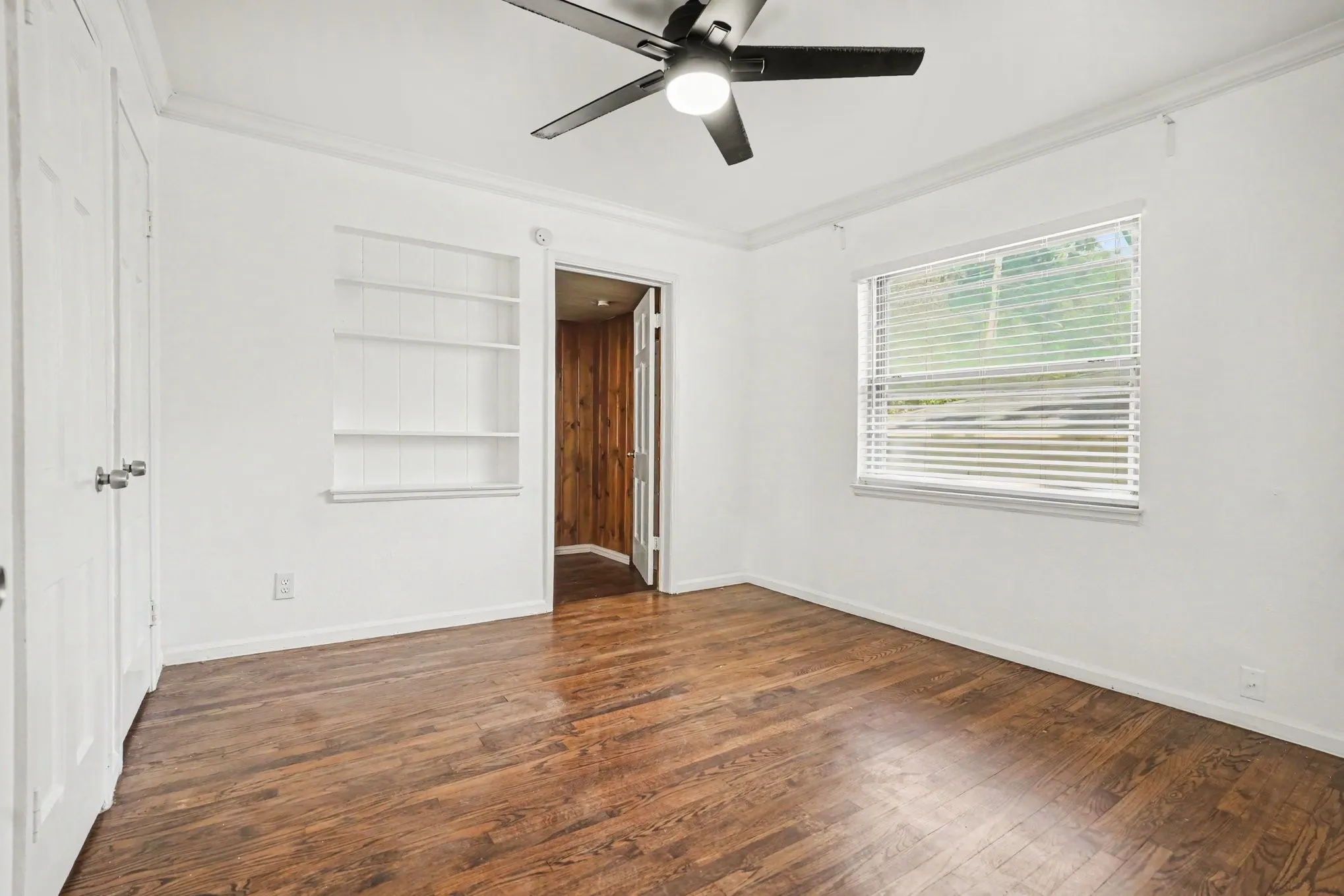 Single Family Residence For Sale in Dallas County , 910 Reverchon Drive, Dallas, Texas 75211, 3 Bedroom, 1 Bathroom, 2 Garage spaces, 1,077 Sqft, built in 1944, mls#21334280, Real Estate Agent in Dallas, Homes For Sale in Dallas county, Homes For Sale in Dallas, Realtor in Dallas Texas, Real Estate Brokerage Independent Realty Texas, Luminita Cordes Realtor
