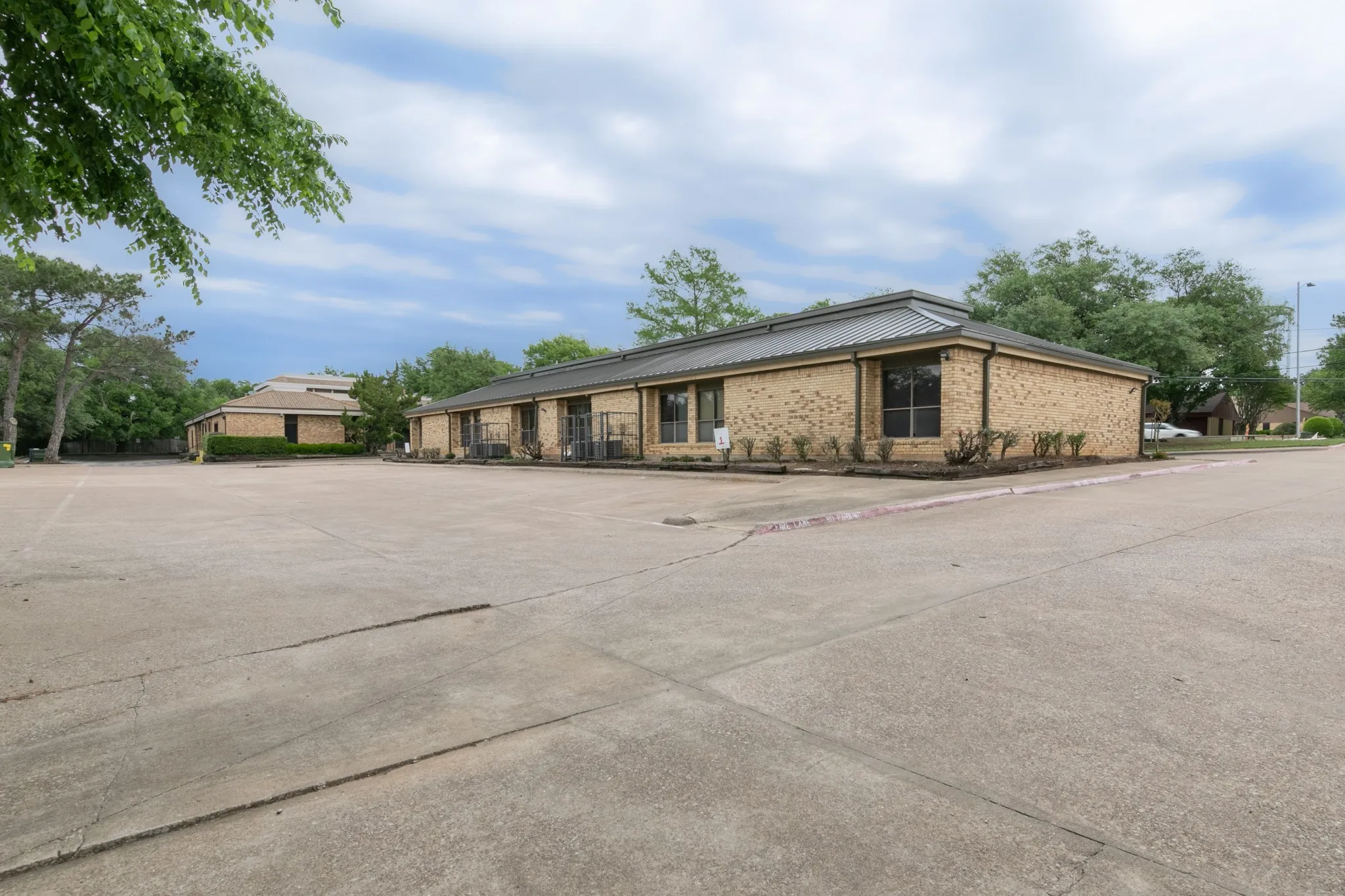 Office For Sale in Tarrant County , 736 N Fielder Road, Arlington, Texas 76012, 0, 0, Garage spaces, 0 Sqft, built in 1981, Price $1,200,000, mls#21334279, Real Estate Agent in Arlington, Homes For Sale in Tarrant county, Homes For Sale in Arlington, Realtor in Arlington Texas, Real Estate Brokerage Independent Realty Texas, Luminita Cordes Realtor