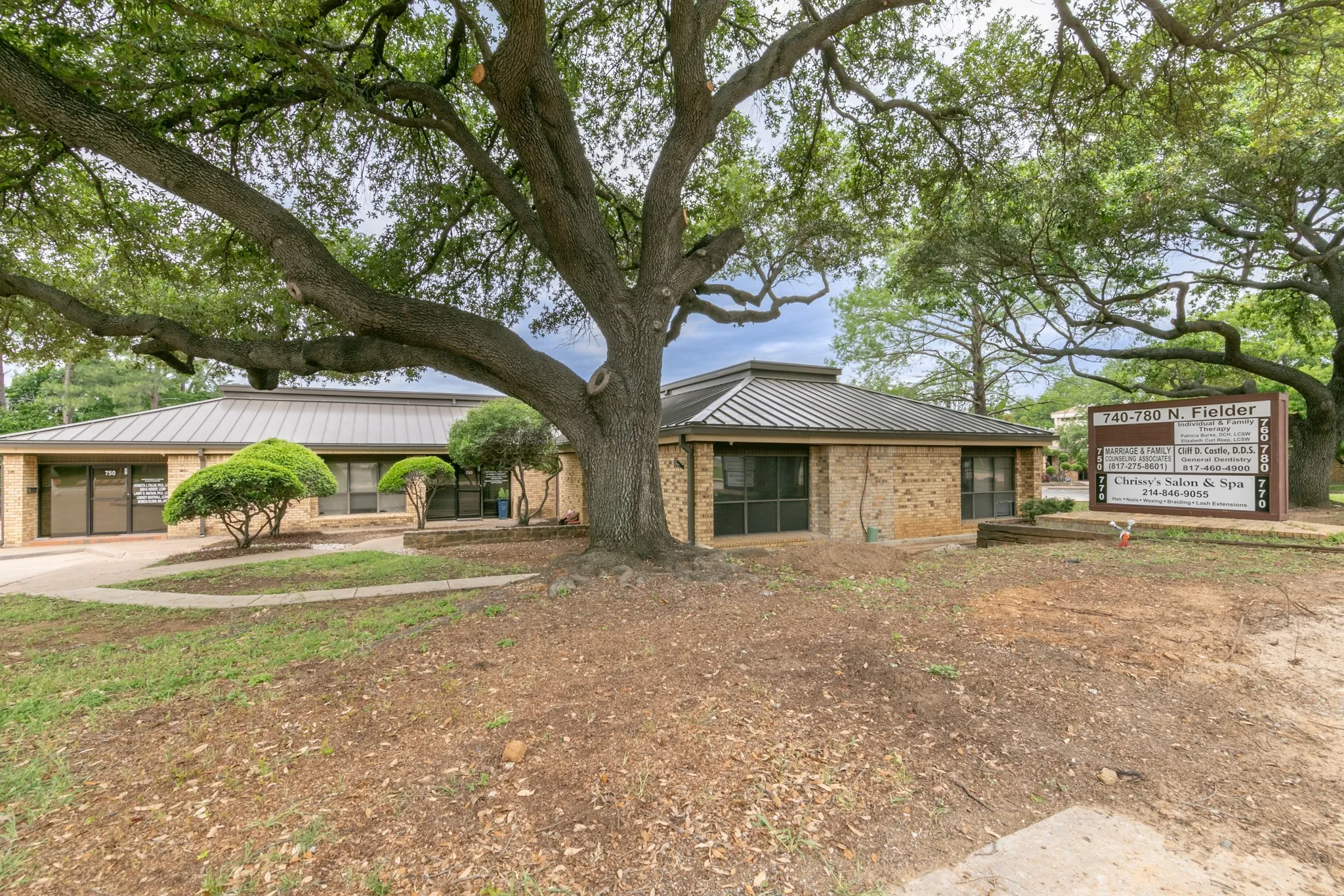 Office For Sale in Tarrant County , 736 N Fielder Road, Arlington, Texas 76012, 0, 0, Garage spaces, 0 Sqft, built in 1981, Price $1,200,000, mls#21334279, Real Estate Agent in Arlington, Homes For Sale in Tarrant county, Homes For Sale in Arlington, Realtor in Arlington Texas, Real Estate Brokerage Independent Realty Texas, Luminita Cordes Realtor