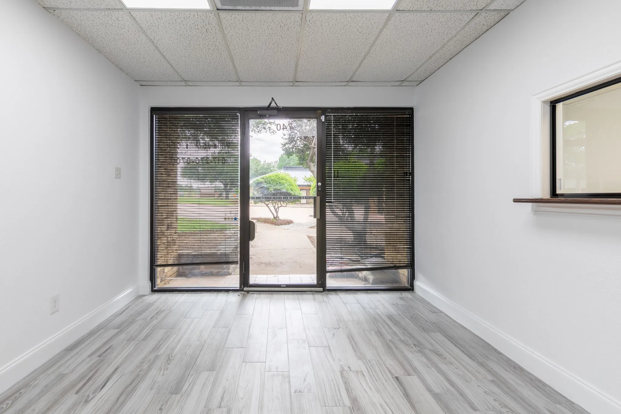 Office For Sale in Tarrant County , 736 N Fielder Road, Arlington, Texas 76012, 0, 0, Garage spaces, 0 Sqft, built in 1981, Price $1,200,000, mls#21334279, Real Estate Agent in Arlington, Homes For Sale in Tarrant county, Homes For Sale in Arlington, Realtor in Arlington Texas, Real Estate Brokerage Independent Realty Texas, Luminita Cordes Realtor