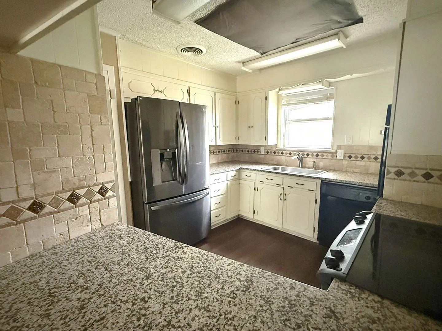 Single Family Residence For Sale in Taylor County , 3010 Grand Avenue, Abilene, Texas 79605, 3 Bedroom, 2 Bathroom, 2 Garage spaces, 1,692 Sqft, built in 1964, mls#21315914, Real Estate Agent in Abilene, Homes For Sale in Taylor county, Homes For Sale in Abilene, Realtor in Abilene Texas, Real Estate Brokerage Independent Realty Texas, Luminita Cordes Realtor