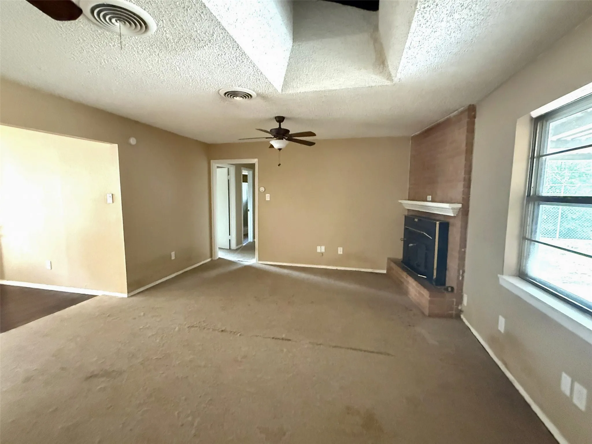 Single Family Residence For Sale in Taylor County , 3010 Grand Avenue, Abilene, Texas 79605, 3 Bedroom, 2 Bathroom, 2 Garage spaces, 1,692 Sqft, built in 1964, mls#21315914, Real Estate Agent in Abilene, Homes For Sale in Taylor county, Homes For Sale in Abilene, Realtor in Abilene Texas, Real Estate Brokerage Independent Realty Texas, Luminita Cordes Realtor