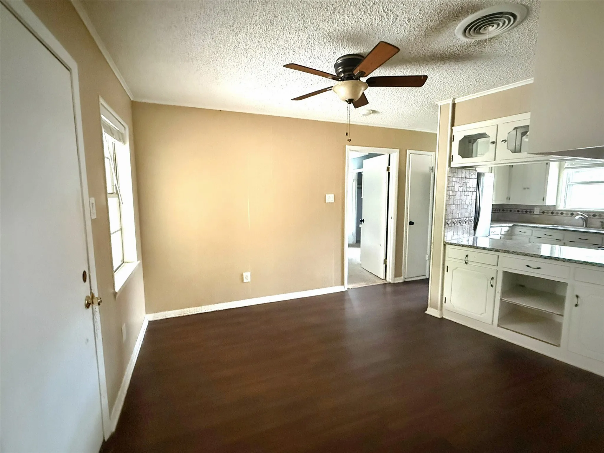 Single Family Residence For Sale in Taylor County , 3010 Grand Avenue, Abilene, Texas 79605, 3 Bedroom, 2 Bathroom, 2 Garage spaces, 1,692 Sqft, built in 1964, mls#21315914, Real Estate Agent in Abilene, Homes For Sale in Taylor county, Homes For Sale in Abilene, Realtor in Abilene Texas, Real Estate Brokerage Independent Realty Texas, Luminita Cordes Realtor