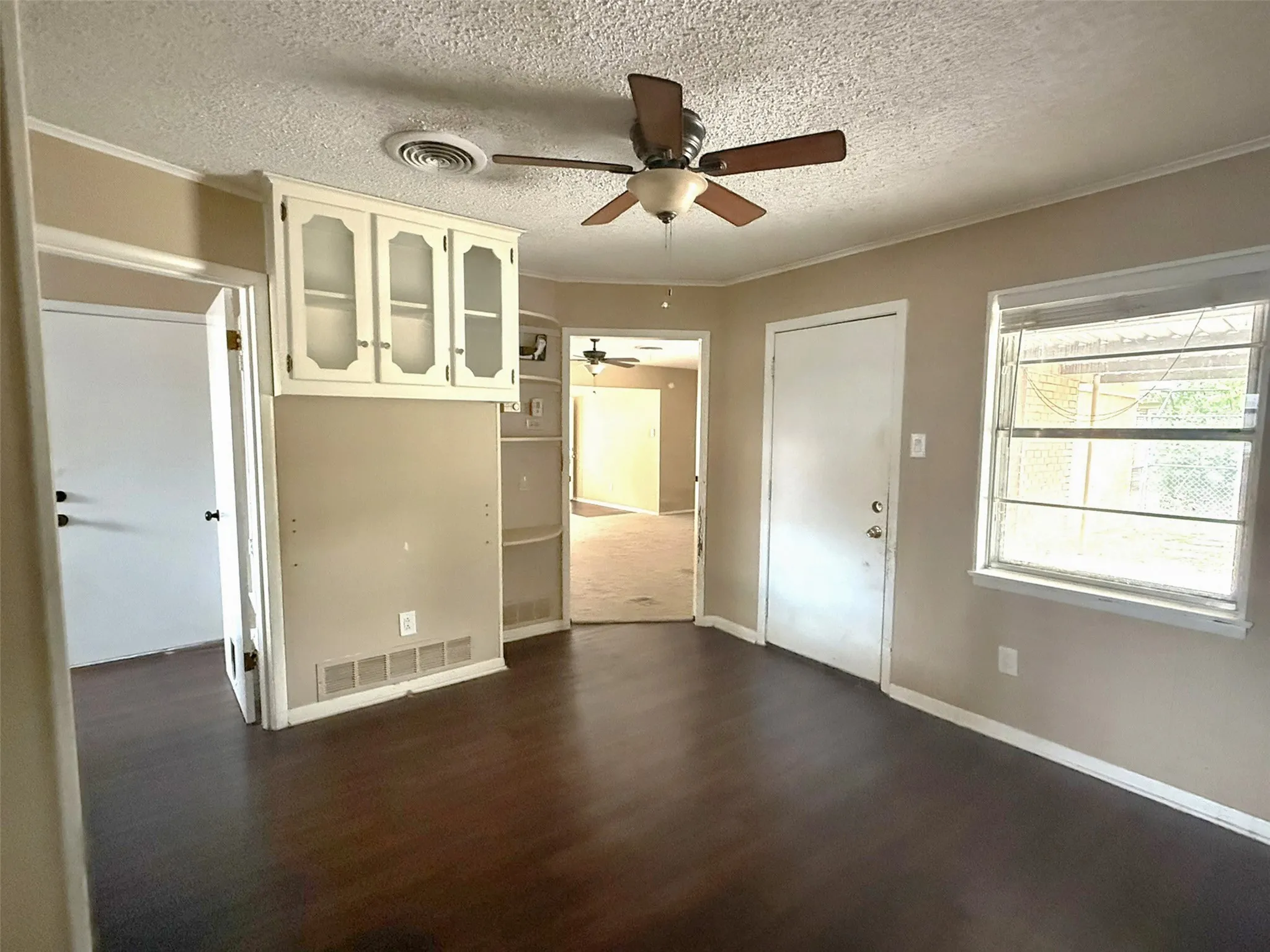Single Family Residence For Sale in Taylor County , 3010 Grand Avenue, Abilene, Texas 79605, 3 Bedroom, 2 Bathroom, 2 Garage spaces, 1,692 Sqft, built in 1964, mls#21315914, Real Estate Agent in Abilene, Homes For Sale in Taylor county, Homes For Sale in Abilene, Realtor in Abilene Texas, Real Estate Brokerage Independent Realty Texas, Luminita Cordes Realtor