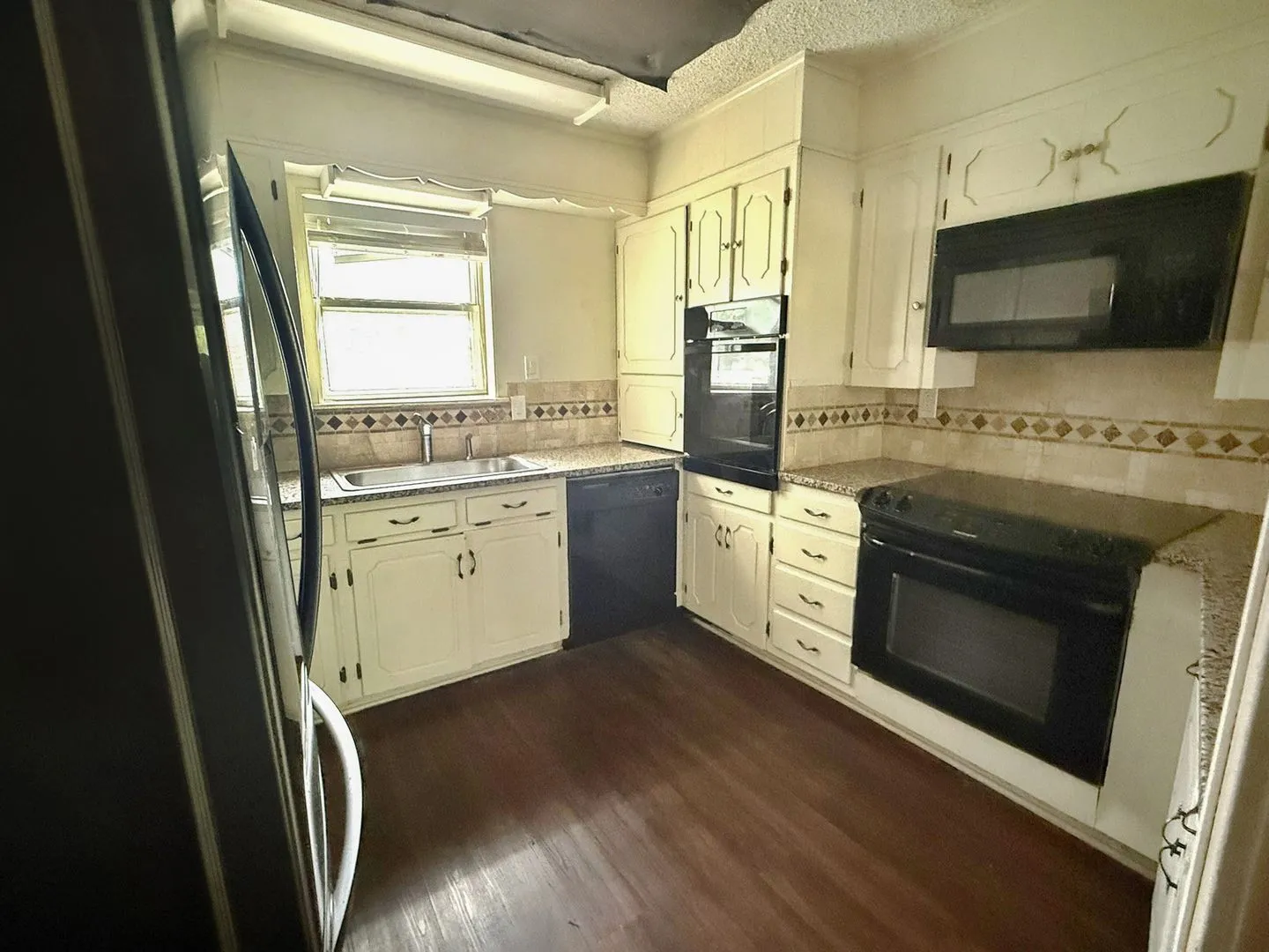 Single Family Residence For Sale in Taylor County , 3010 Grand Avenue, Abilene, Texas 79605, 3 Bedroom, 2 Bathroom, 2 Garage spaces, 1,692 Sqft, built in 1964, mls#21315914, Real Estate Agent in Abilene, Homes For Sale in Taylor county, Homes For Sale in Abilene, Realtor in Abilene Texas, Real Estate Brokerage Independent Realty Texas, Luminita Cordes Realtor