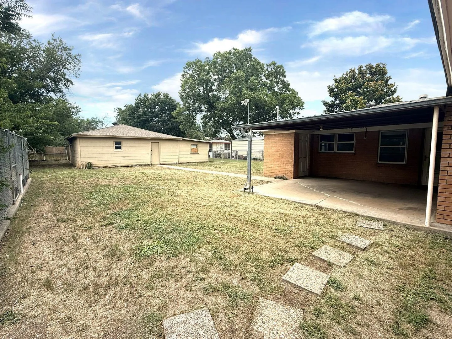 Single Family Residence For Sale in Taylor County , 3010 Grand Avenue, Abilene, Texas 79605, 3 Bedroom, 2 Bathroom, 2 Garage spaces, 1,692 Sqft, built in 1964, mls#21315914, Real Estate Agent in Abilene, Homes For Sale in Taylor county, Homes For Sale in Abilene, Realtor in Abilene Texas, Real Estate Brokerage Independent Realty Texas, Luminita Cordes Realtor
