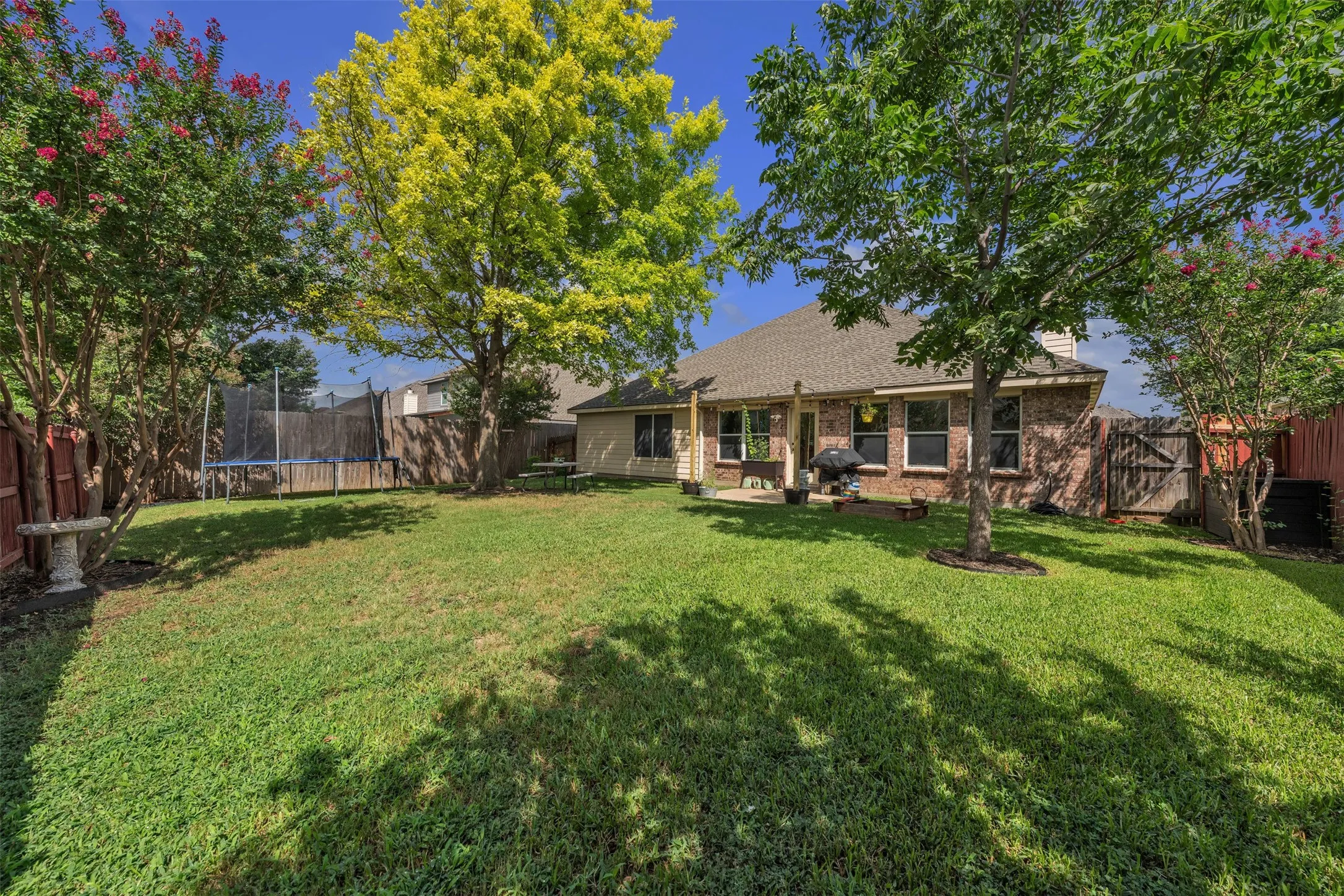 Single Family Residence For Sale in Tarrant County , 510 Dover Park Trail, Mansfield, Texas 76063, 4 Bedroom, 2 Bathroom, 2 Garage spaces, 2,057 Sqft, built in 2004, mls#21318452, Real Estate Agent in Mansfield, Homes For Sale in Tarrant county, Homes For Sale in Mansfield, Realtor in Mansfield Texas, Real Estate Brokerage Independent Realty Texas, Luminita Cordes Realtor