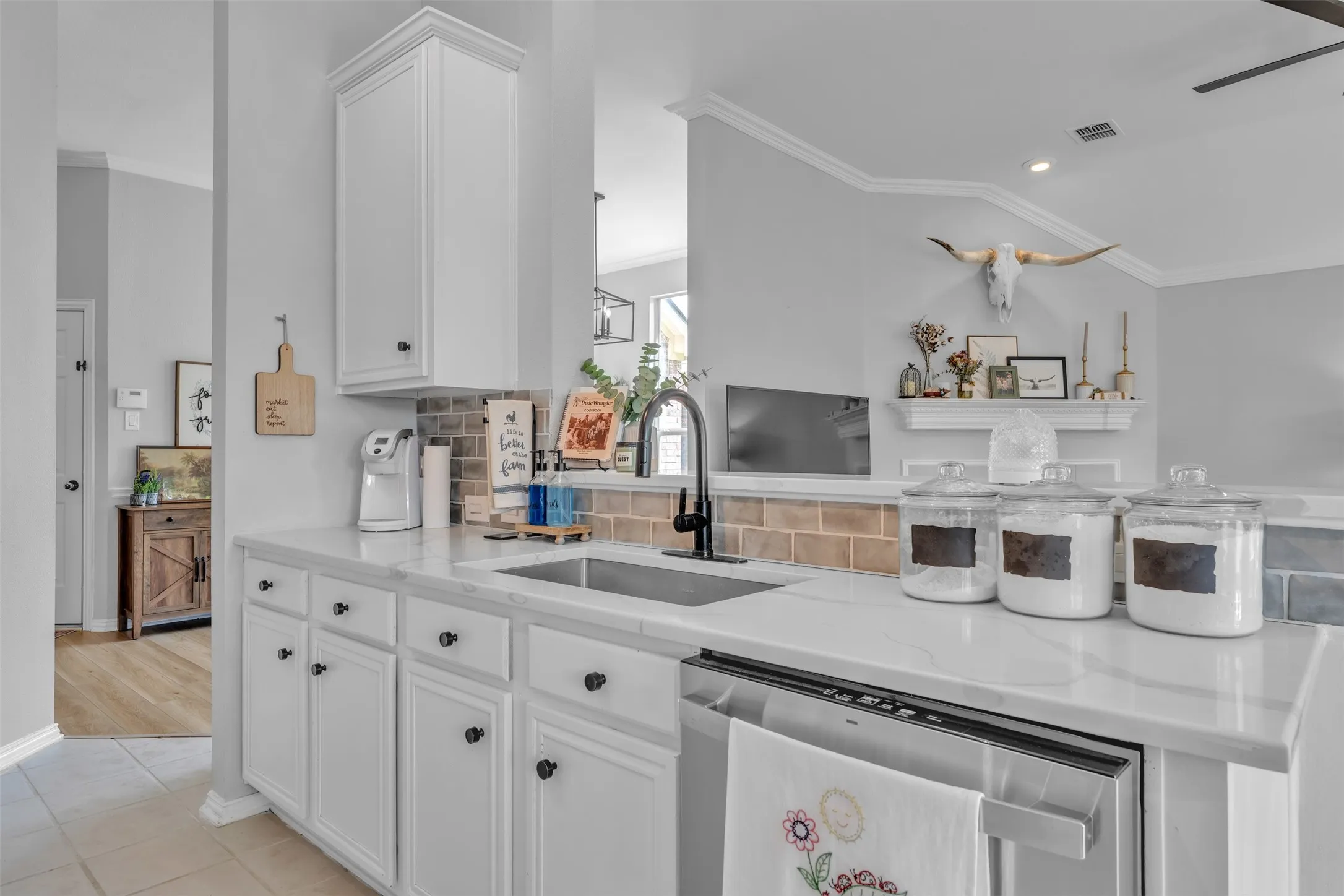 Single Family Residence For Sale in Tarrant County , 510 Dover Park Trail, Mansfield, Texas 76063, 4 Bedroom, 2 Bathroom, 2 Garage spaces, 2,057 Sqft, built in 2004, mls#21318452, Real Estate Agent in Mansfield, Homes For Sale in Tarrant county, Homes For Sale in Mansfield, Realtor in Mansfield Texas, Real Estate Brokerage Independent Realty Texas, Luminita Cordes Realtor