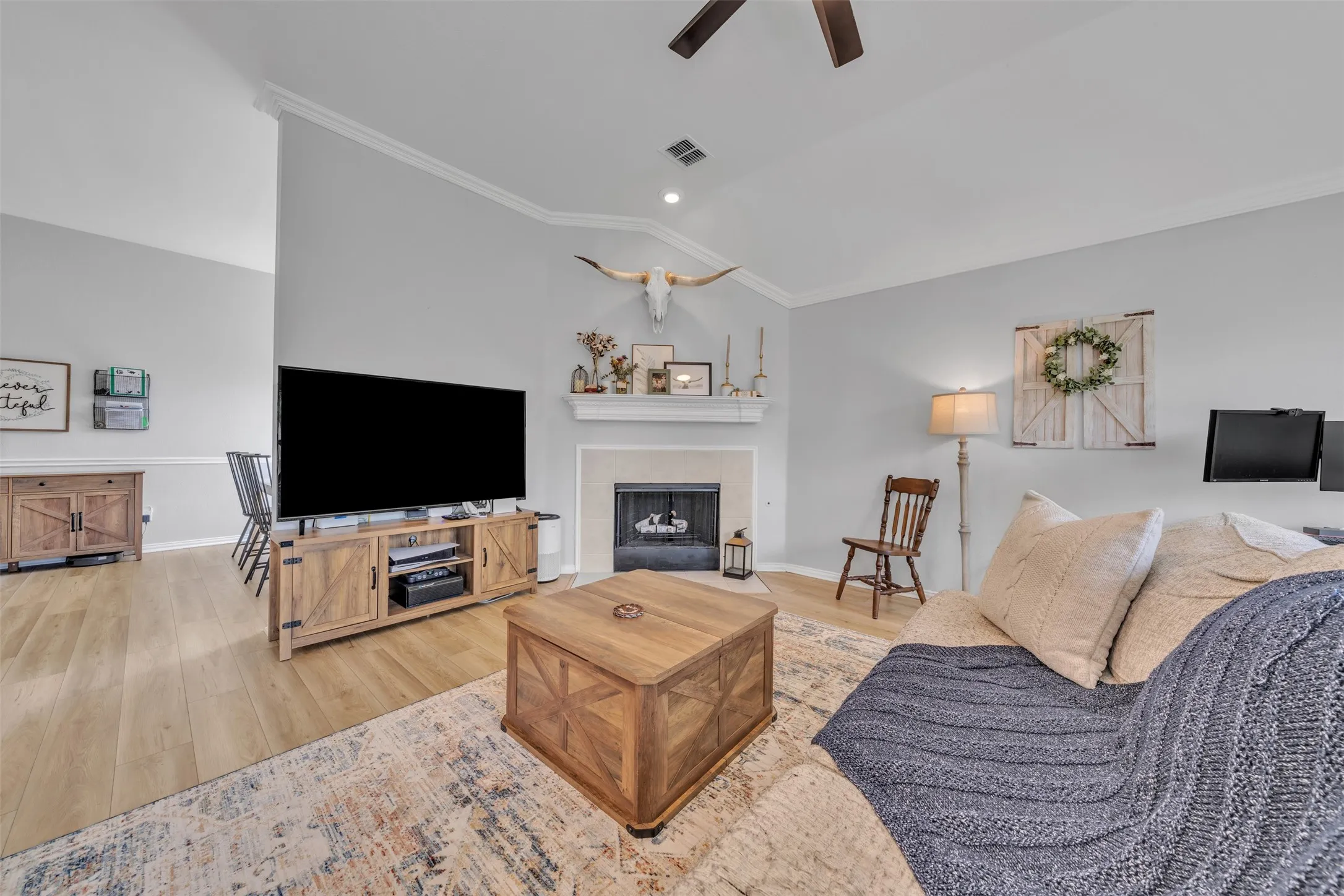 Single Family Residence For Sale in Tarrant County , 510 Dover Park Trail, Mansfield, Texas 76063, 4 Bedroom, 2 Bathroom, 2 Garage spaces, 2,057 Sqft, built in 2004, mls#21318452, Real Estate Agent in Mansfield, Homes For Sale in Tarrant county, Homes For Sale in Mansfield, Realtor in Mansfield Texas, Real Estate Brokerage Independent Realty Texas, Luminita Cordes Realtor