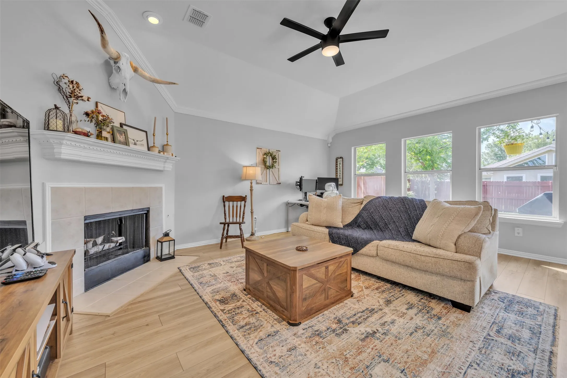 Single Family Residence For Sale in Tarrant County , 510 Dover Park Trail, Mansfield, Texas 76063, 4 Bedroom, 2 Bathroom, 2 Garage spaces, 2,057 Sqft, built in 2004, mls#21318452, Real Estate Agent in Mansfield, Homes For Sale in Tarrant county, Homes For Sale in Mansfield, Realtor in Mansfield Texas, Real Estate Brokerage Independent Realty Texas, Luminita Cordes Realtor
