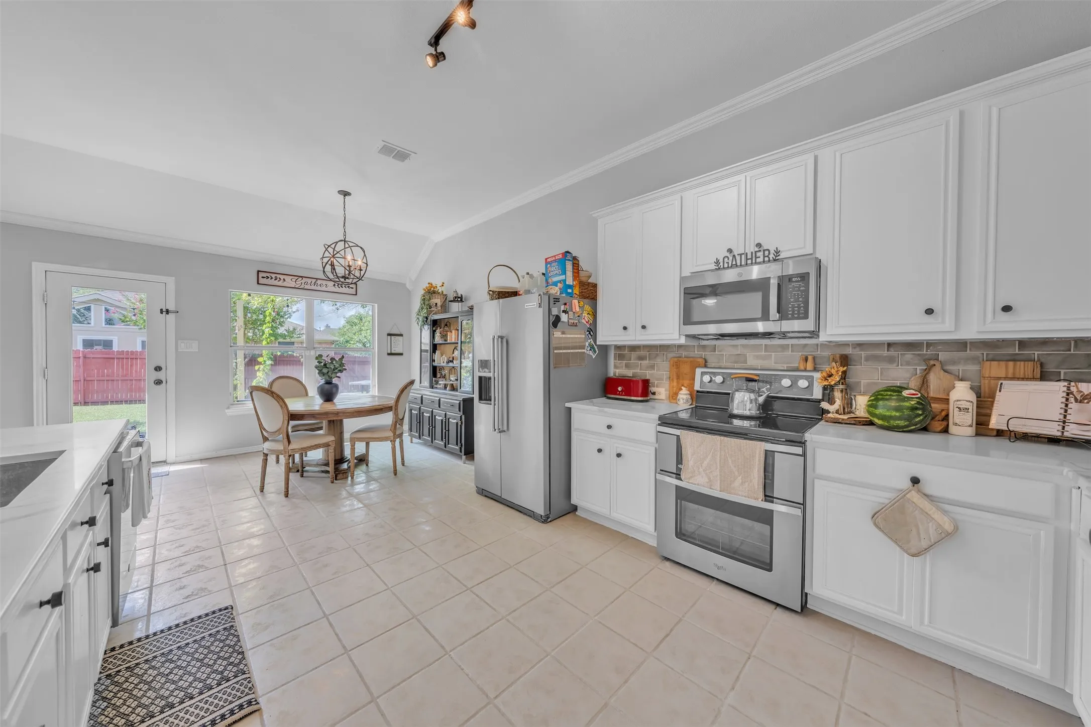 Single Family Residence For Sale in Tarrant County , 510 Dover Park Trail, Mansfield, Texas 76063, 4 Bedroom, 2 Bathroom, 2 Garage spaces, 2,057 Sqft, built in 2004, mls#21318452, Real Estate Agent in Mansfield, Homes For Sale in Tarrant county, Homes For Sale in Mansfield, Realtor in Mansfield Texas, Real Estate Brokerage Independent Realty Texas, Luminita Cordes Realtor