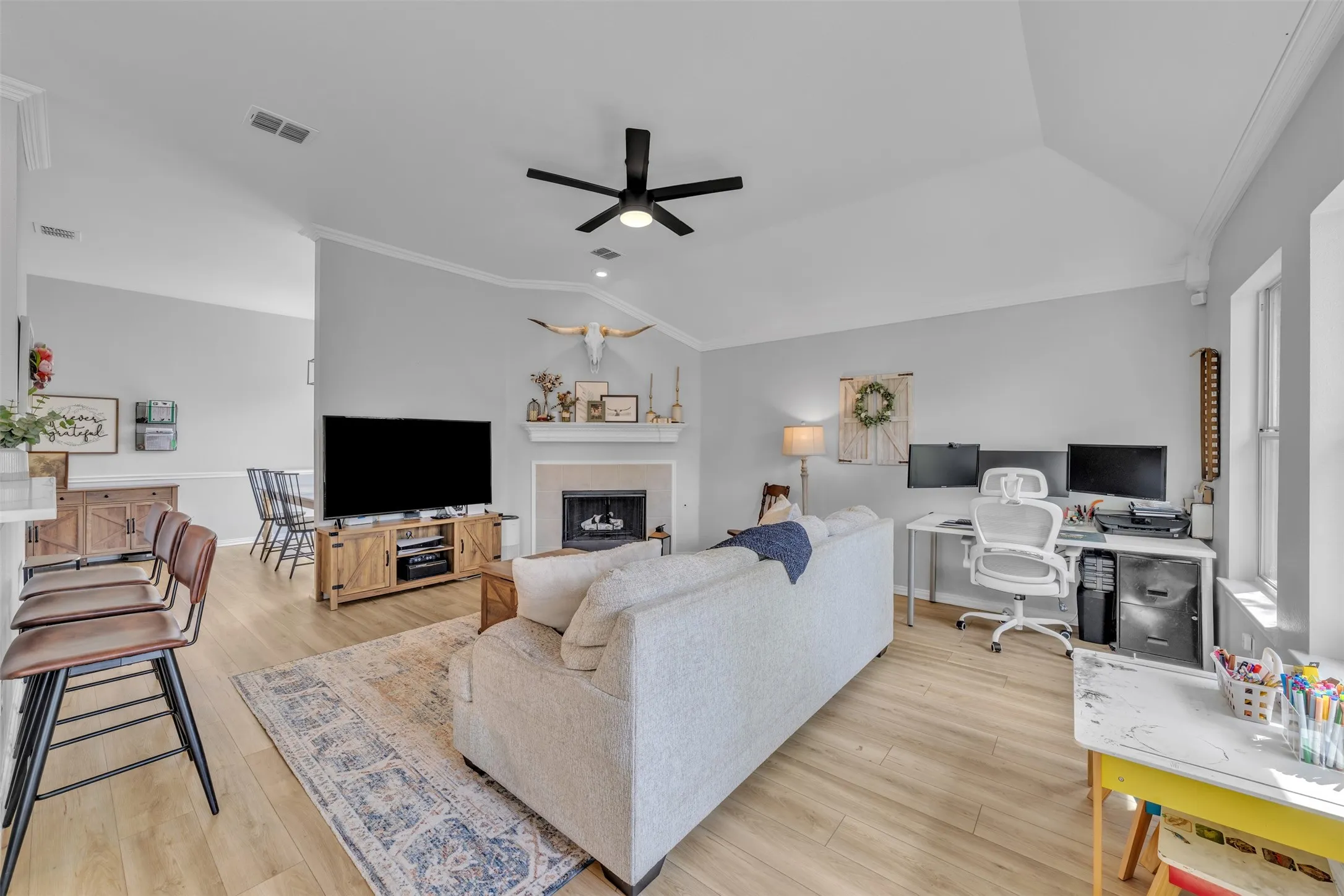 Single Family Residence For Sale in Tarrant County , 510 Dover Park Trail, Mansfield, Texas 76063, 4 Bedroom, 2 Bathroom, 2 Garage spaces, 2,057 Sqft, built in 2004, mls#21318452, Real Estate Agent in Mansfield, Homes For Sale in Tarrant county, Homes For Sale in Mansfield, Realtor in Mansfield Texas, Real Estate Brokerage Independent Realty Texas, Luminita Cordes Realtor