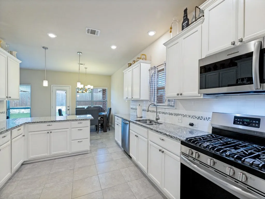 Single Family Residence For Sale in Collin County , 9809 Timberwolf Lane, Mc Kinney, Texas 75071, 3 Bedroom, 3 Bathroom, 2 Garage spaces, 2,025 Sqft, built in 2017, mls#21332774, Real Estate Agent in Mc Kinney, Homes For Sale in Collin county, Homes For Sale in Mc Kinney, Realtor in Mc Kinney Texas, Real Estate Brokerage Independent Realty Texas, Luminita Cordes Realtor