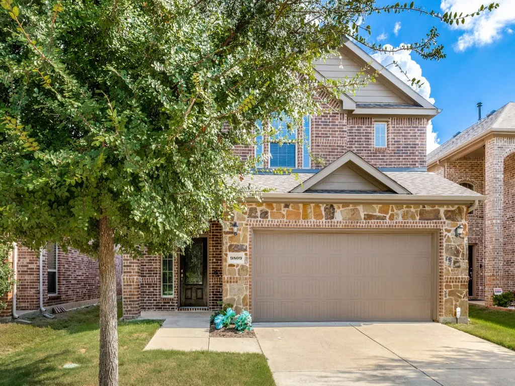 Single Family Residence For Sale in Collin County , 9809 Timberwolf Lane, Mc Kinney, Texas 75071, 3 Bedroom, 3 Bathroom, 2 Garage spaces, 2,025 Sqft, built in 2017, mls#21332774, Real Estate Agent in Mc Kinney, Homes For Sale in Collin county, Homes For Sale in Mc Kinney, Realtor in Mc Kinney Texas, Real Estate Brokerage Independent Realty Texas, Luminita Cordes Realtor