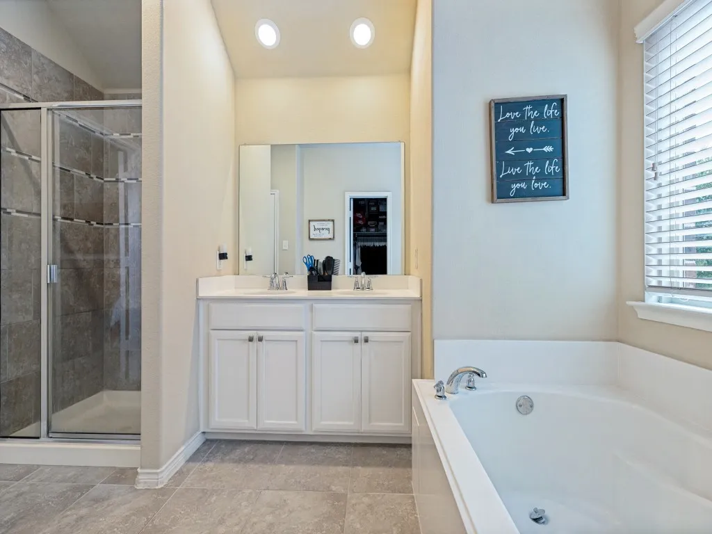 Single Family Residence For Sale in Collin County , 9809 Timberwolf Lane, Mc Kinney, Texas 75071, 3 Bedroom, 3 Bathroom, 2 Garage spaces, 2,025 Sqft, built in 2017, mls#21332774, Real Estate Agent in Mc Kinney, Homes For Sale in Collin county, Homes For Sale in Mc Kinney, Realtor in Mc Kinney Texas, Real Estate Brokerage Independent Realty Texas, Luminita Cordes Realtor