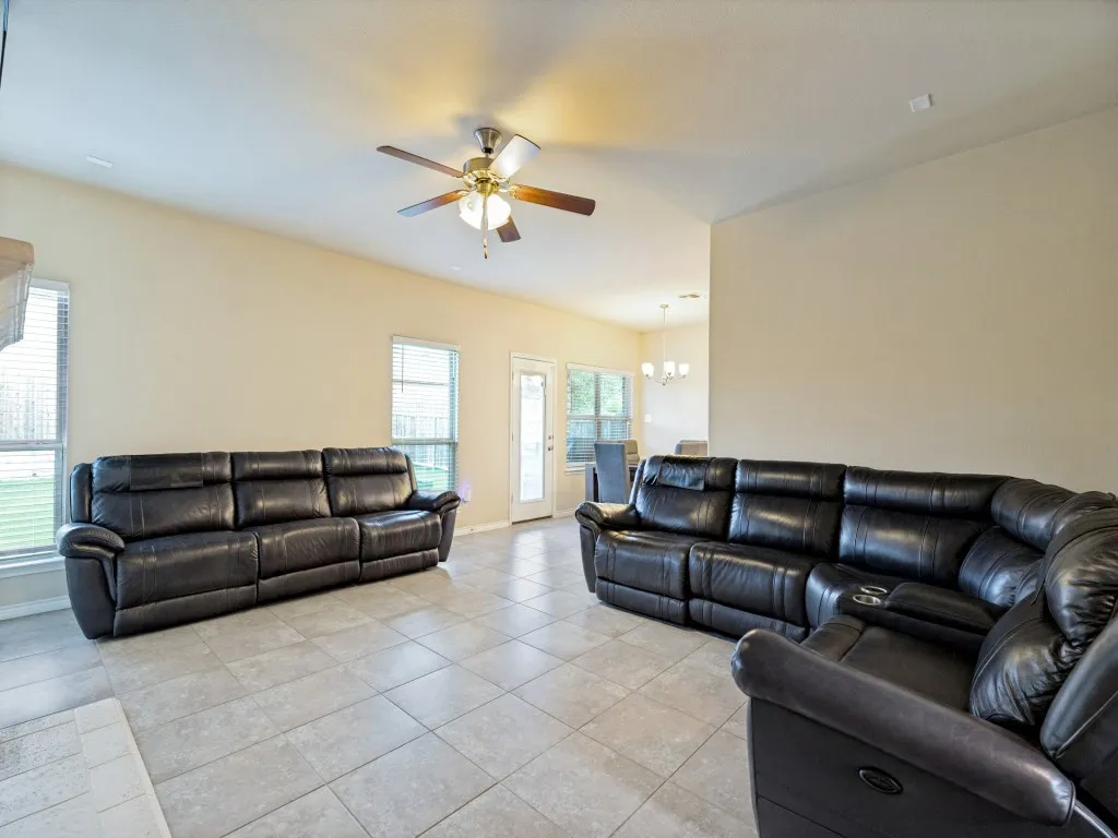Single Family Residence For Sale in Collin County , 9809 Timberwolf Lane, Mc Kinney, Texas 75071, 3 Bedroom, 3 Bathroom, 2 Garage spaces, 2,025 Sqft, built in 2017, mls#21332774, Real Estate Agent in Mc Kinney, Homes For Sale in Collin county, Homes For Sale in Mc Kinney, Realtor in Mc Kinney Texas, Real Estate Brokerage Independent Realty Texas, Luminita Cordes Realtor
