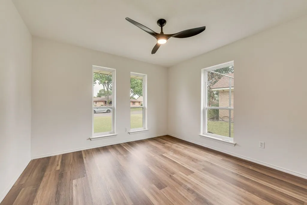 Single Family Residence For Sale in Dallas County , 3914 Shady Hollow Lane, Dallas, Texas 75233, 3 Bedroom, 2 Bathroom, 2 Garage spaces, 2,182 Sqft, built in 1968, mls#21331199, Real Estate Agent in Dallas, Homes For Sale in Dallas county, Homes For Sale in Dallas, Realtor in Dallas Texas, Real Estate Brokerage Independent Realty Texas, Luminita Cordes Realtor