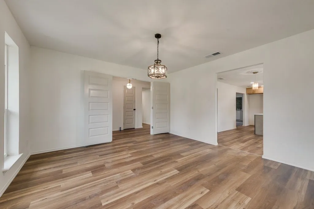 Single Family Residence For Sale in Dallas County , 3914 Shady Hollow Lane, Dallas, Texas 75233, 3 Bedroom, 2 Bathroom, 2 Garage spaces, 2,182 Sqft, built in 1968, mls#21331199, Real Estate Agent in Dallas, Homes For Sale in Dallas county, Homes For Sale in Dallas, Realtor in Dallas Texas, Real Estate Brokerage Independent Realty Texas, Luminita Cordes Realtor