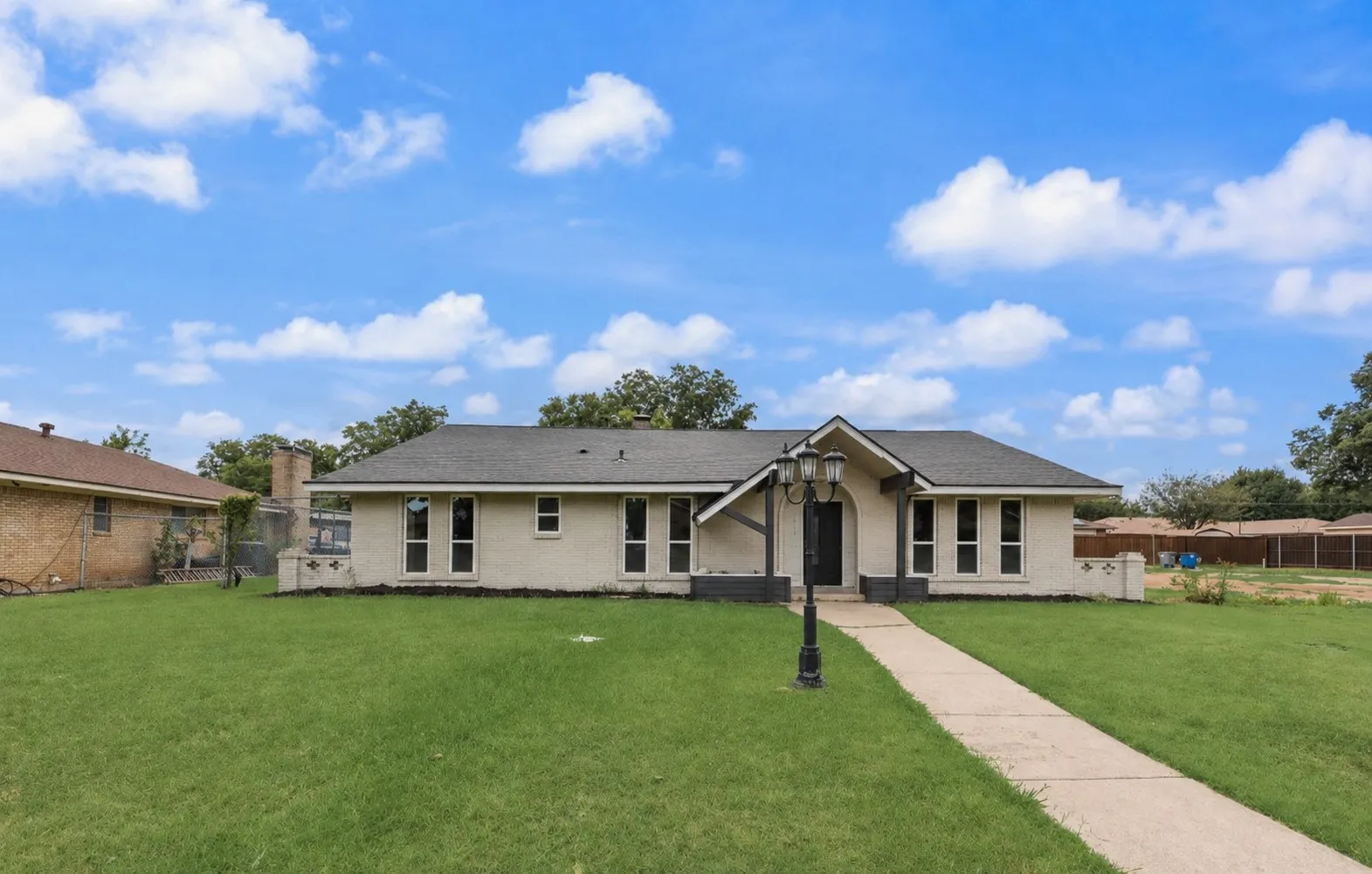 Single Family Residence For Sale in Dallas County , 3914 Shady Hollow Lane, Dallas, Texas 75233, 3 Bedroom, 2 Bathroom, 2 Garage spaces, 2,182 Sqft, built in 1968, mls#21331199, Real Estate Agent in Dallas, Homes For Sale in Dallas county, Homes For Sale in Dallas, Realtor in Dallas Texas, Real Estate Brokerage Independent Realty Texas, Luminita Cordes Realtor