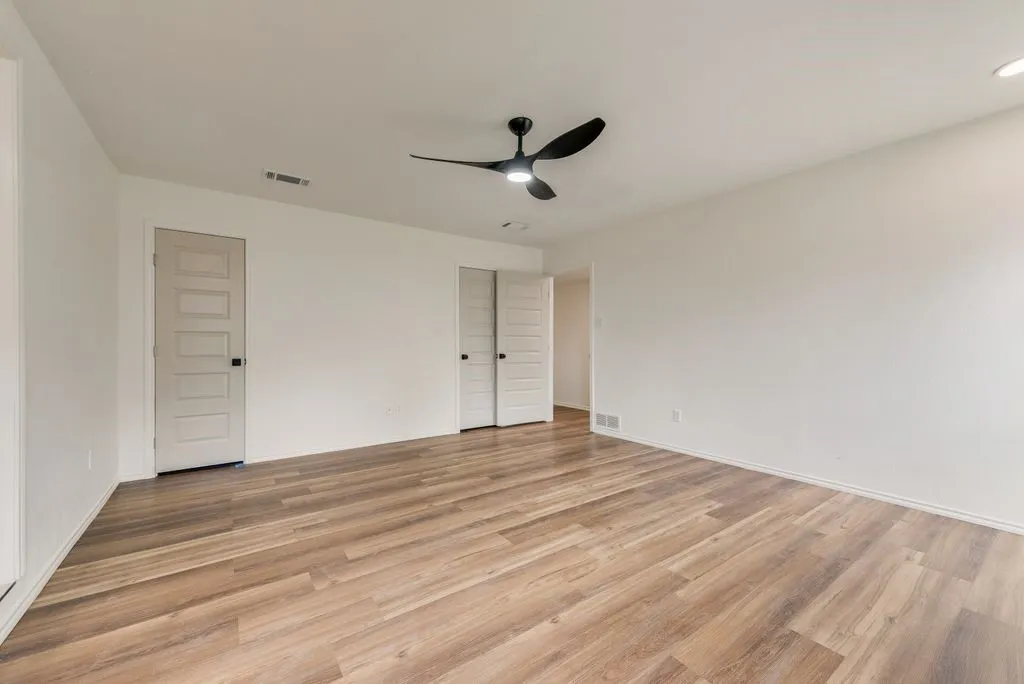 Single Family Residence For Sale in Dallas County , 3914 Shady Hollow Lane, Dallas, Texas 75233, 3 Bedroom, 2 Bathroom, 2 Garage spaces, 2,182 Sqft, built in 1968, mls#21331199, Real Estate Agent in Dallas, Homes For Sale in Dallas county, Homes For Sale in Dallas, Realtor in Dallas Texas, Real Estate Brokerage Independent Realty Texas, Luminita Cordes Realtor