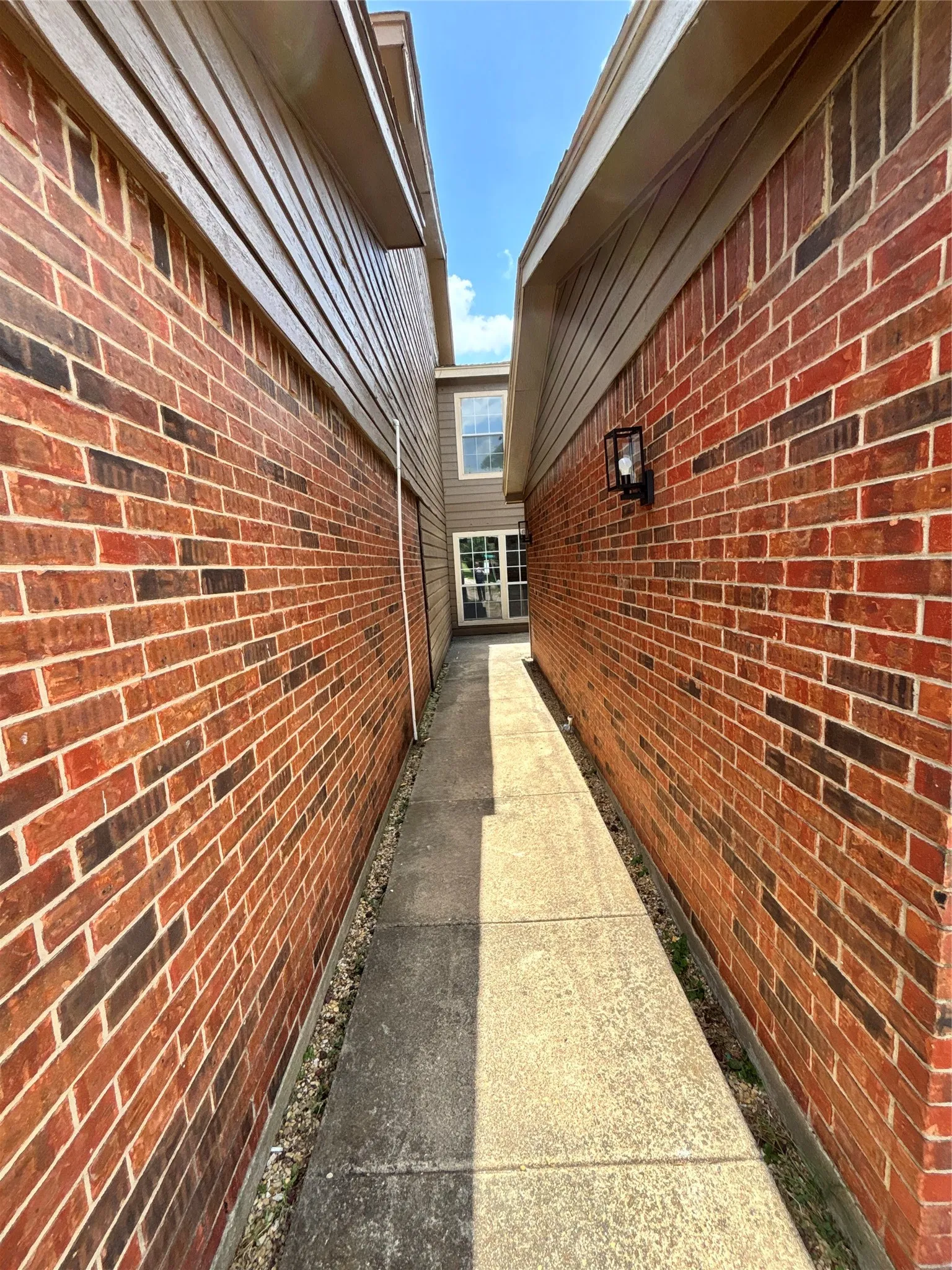 Townhouse For Rent in Dallas County , 804 Saint Andrews Court, Garland, Texas 75043, 3 Bedroom, 3 Bathroom, 2 Garage spaces, 1,538 Sqft, built in 1986, mls#21325102, Real Estate Agent in Garland, Homes For Rent in Dallas county, Homes For Rent in Garland, Realtor in Garland Texas, Real Estate Brokerage Independent Realty Texas, Luminita Cordes Realtor