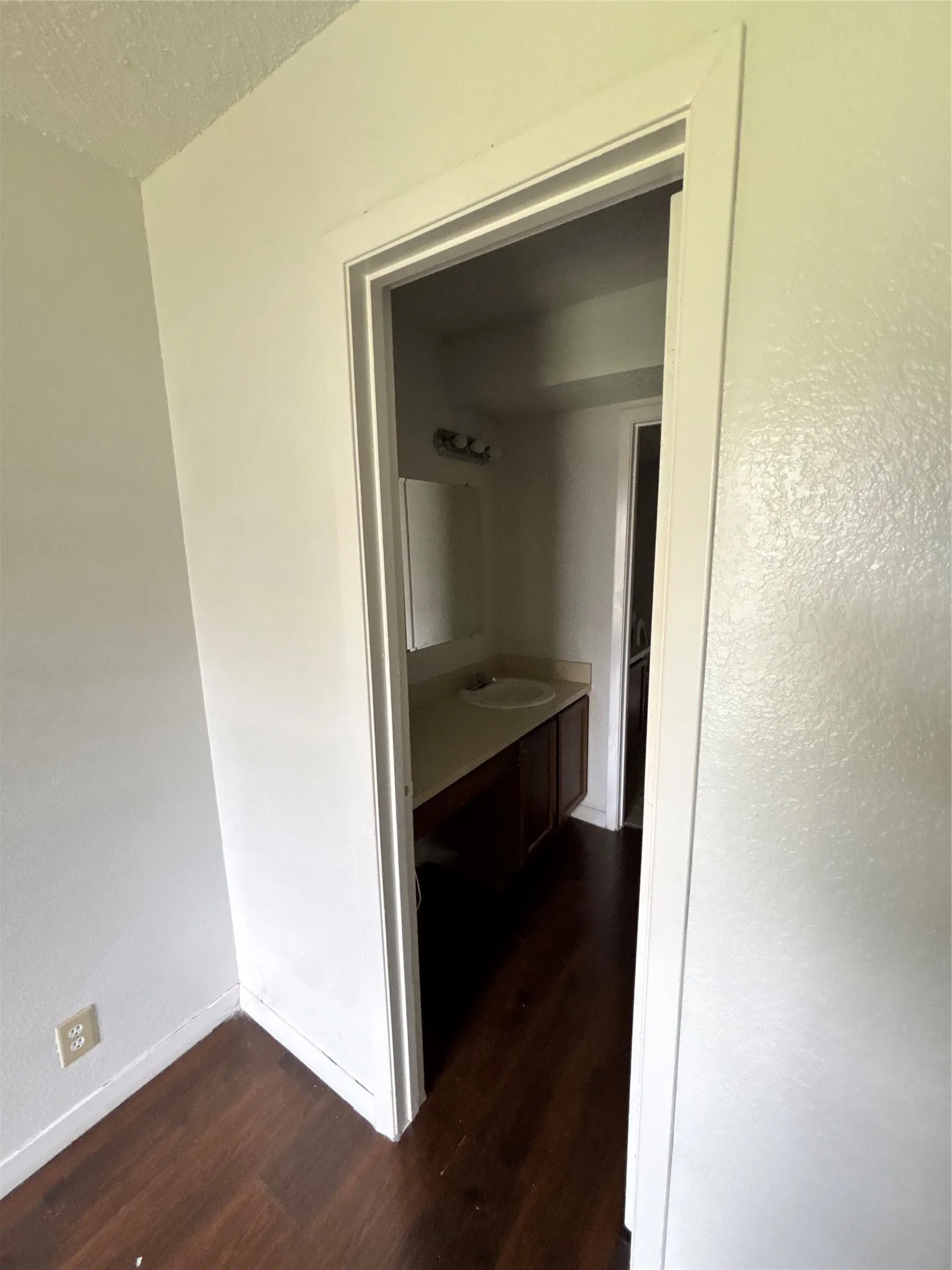 Townhouse For Rent in Dallas County , 804 Saint Andrews Court, Garland, Texas 75043, 3 Bedroom, 3 Bathroom, 2 Garage spaces, 1,538 Sqft, built in 1986, mls#21325102, Real Estate Agent in Garland, Homes For Rent in Dallas county, Homes For Rent in Garland, Realtor in Garland Texas, Real Estate Brokerage Independent Realty Texas, Luminita Cordes Realtor