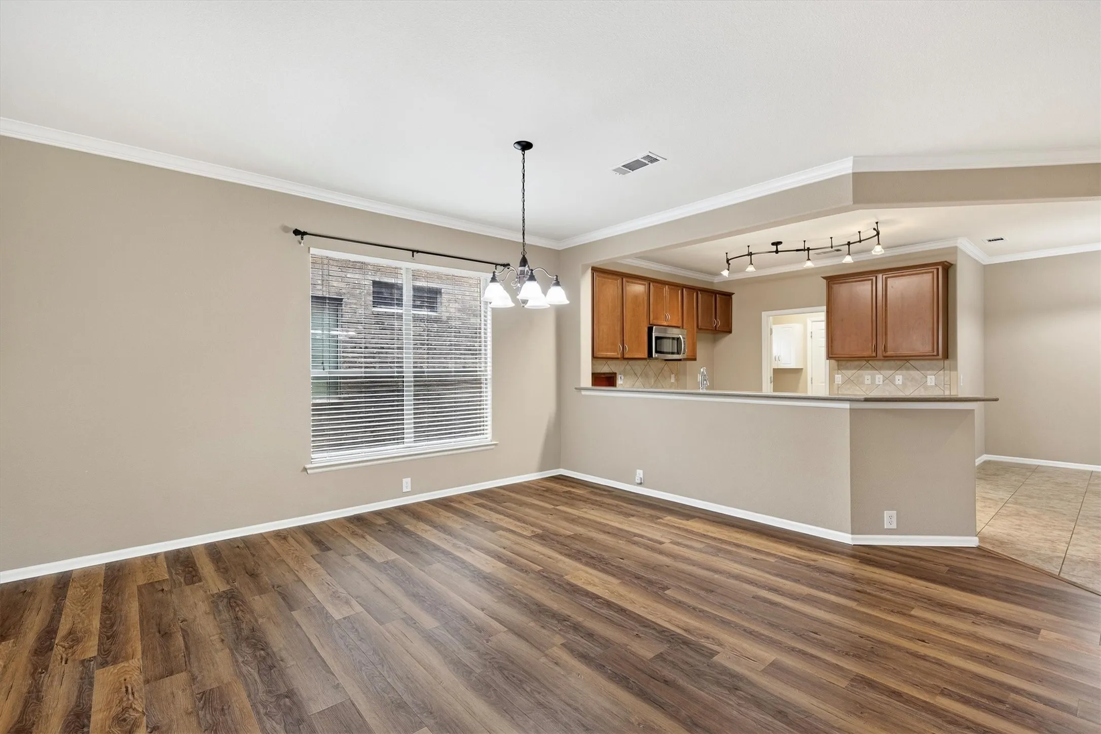 Single Family Residence For Sale in Denton County , 3801 Stone Oak Boulevard, Denton, Texas 76210, 2 Bedroom, 2 Bathroom, 2 Garage spaces, 1,757 Sqft, built in 2007, mls#21334076, Real Estate Agent in Denton, Homes For Sale in Denton county, Homes For Sale in Denton, Realtor in Denton Texas, Real Estate Brokerage Independent Realty Texas, Luminita Cordes Realtor