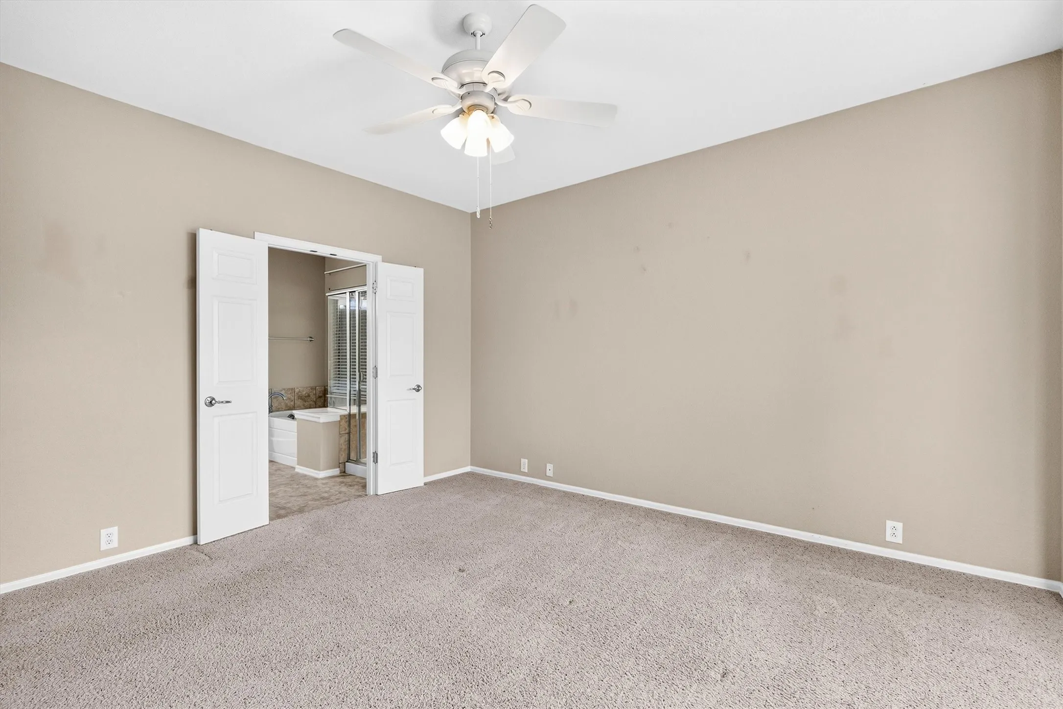 Single Family Residence For Sale in Denton County , 3801 Stone Oak Boulevard, Denton, Texas 76210, 2 Bedroom, 2 Bathroom, 2 Garage spaces, 1,757 Sqft, built in 2007, mls#21334076, Real Estate Agent in Denton, Homes For Sale in Denton county, Homes For Sale in Denton, Realtor in Denton Texas, Real Estate Brokerage Independent Realty Texas, Luminita Cordes Realtor