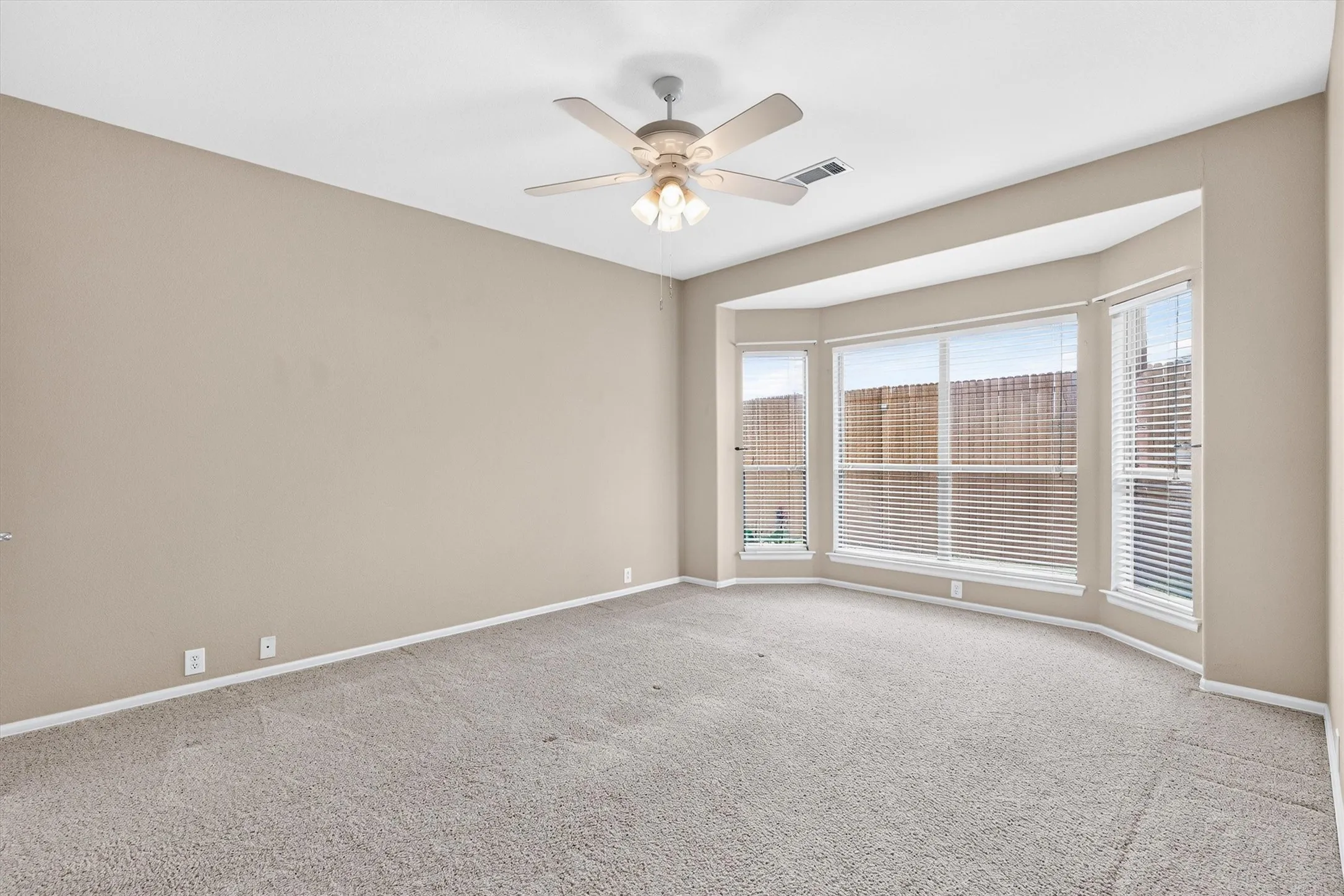 Single Family Residence For Sale in Denton County , 3801 Stone Oak Boulevard, Denton, Texas 76210, 2 Bedroom, 2 Bathroom, 2 Garage spaces, 1,757 Sqft, built in 2007, mls#21334076, Real Estate Agent in Denton, Homes For Sale in Denton county, Homes For Sale in Denton, Realtor in Denton Texas, Real Estate Brokerage Independent Realty Texas, Luminita Cordes Realtor