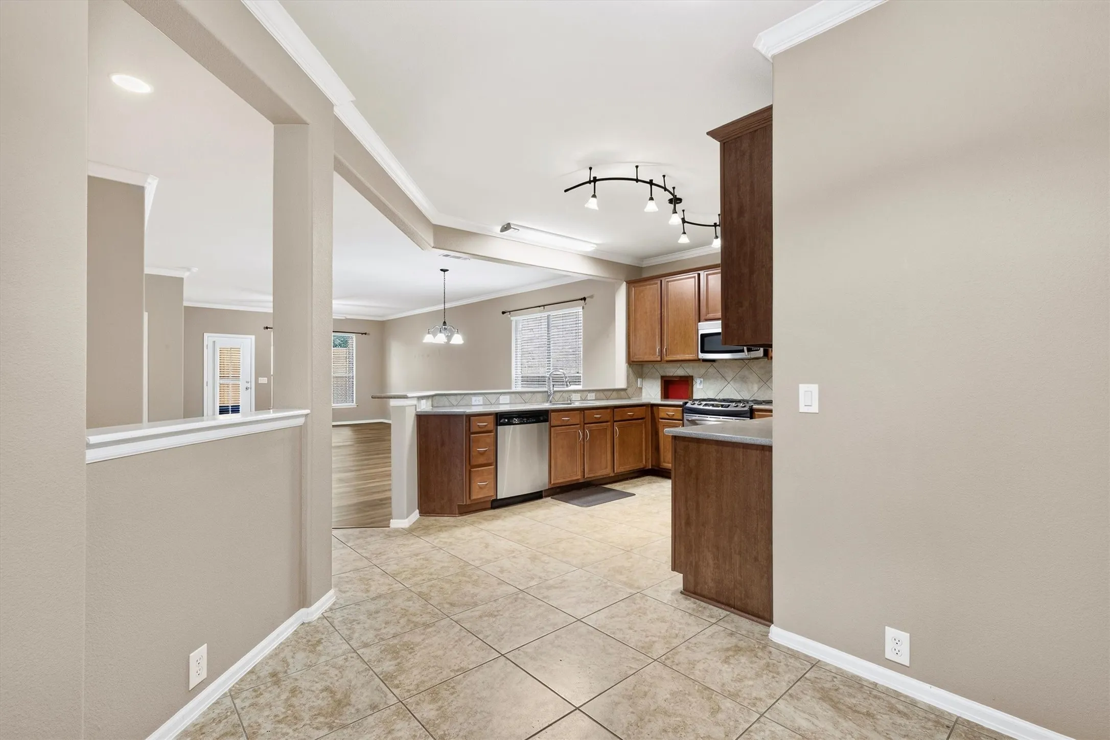 Single Family Residence For Sale in Denton County , 3801 Stone Oak Boulevard, Denton, Texas 76210, 2 Bedroom, 2 Bathroom, 2 Garage spaces, 1,757 Sqft, built in 2007, mls#21334076, Real Estate Agent in Denton, Homes For Sale in Denton county, Homes For Sale in Denton, Realtor in Denton Texas, Real Estate Brokerage Independent Realty Texas, Luminita Cordes Realtor