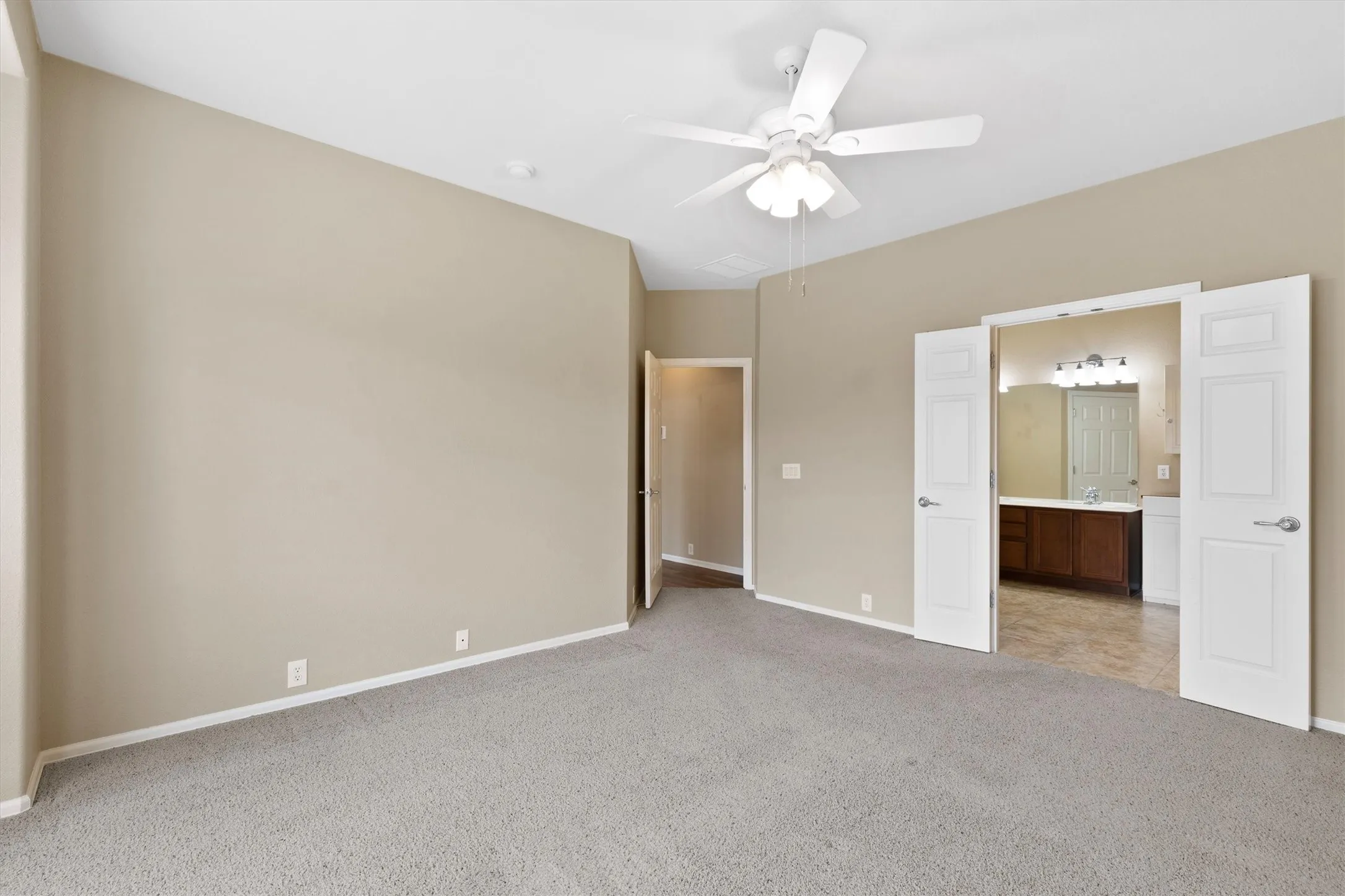 Single Family Residence For Sale in Denton County , 3801 Stone Oak Boulevard, Denton, Texas 76210, 2 Bedroom, 2 Bathroom, 2 Garage spaces, 1,757 Sqft, built in 2007, mls#21334076, Real Estate Agent in Denton, Homes For Sale in Denton county, Homes For Sale in Denton, Realtor in Denton Texas, Real Estate Brokerage Independent Realty Texas, Luminita Cordes Realtor