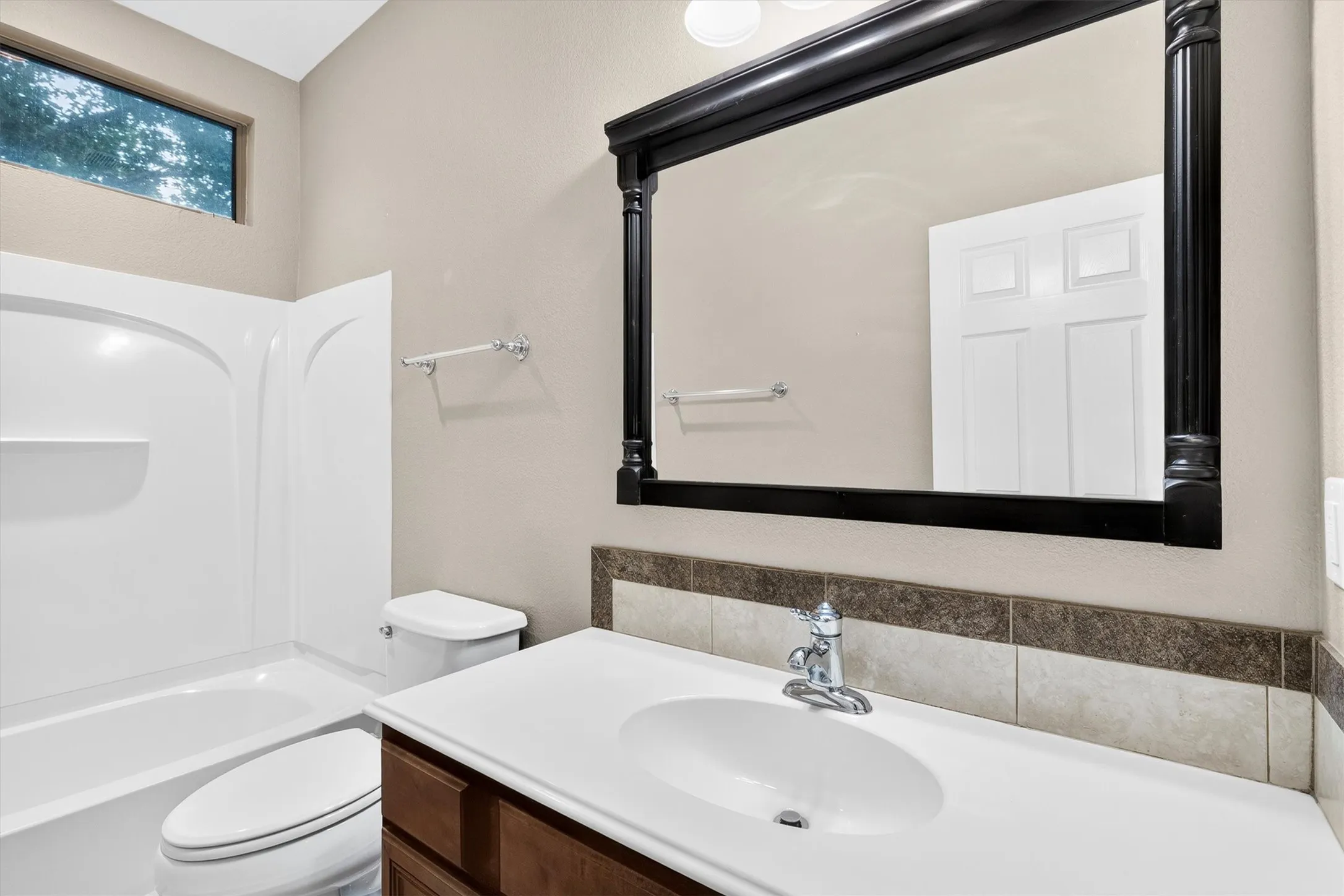 Single Family Residence For Sale in Denton County , 3801 Stone Oak Boulevard, Denton, Texas 76210, 2 Bedroom, 2 Bathroom, 2 Garage spaces, 1,757 Sqft, built in 2007, mls#21334076, Real Estate Agent in Denton, Homes For Sale in Denton county, Homes For Sale in Denton, Realtor in Denton Texas, Real Estate Brokerage Independent Realty Texas, Luminita Cordes Realtor