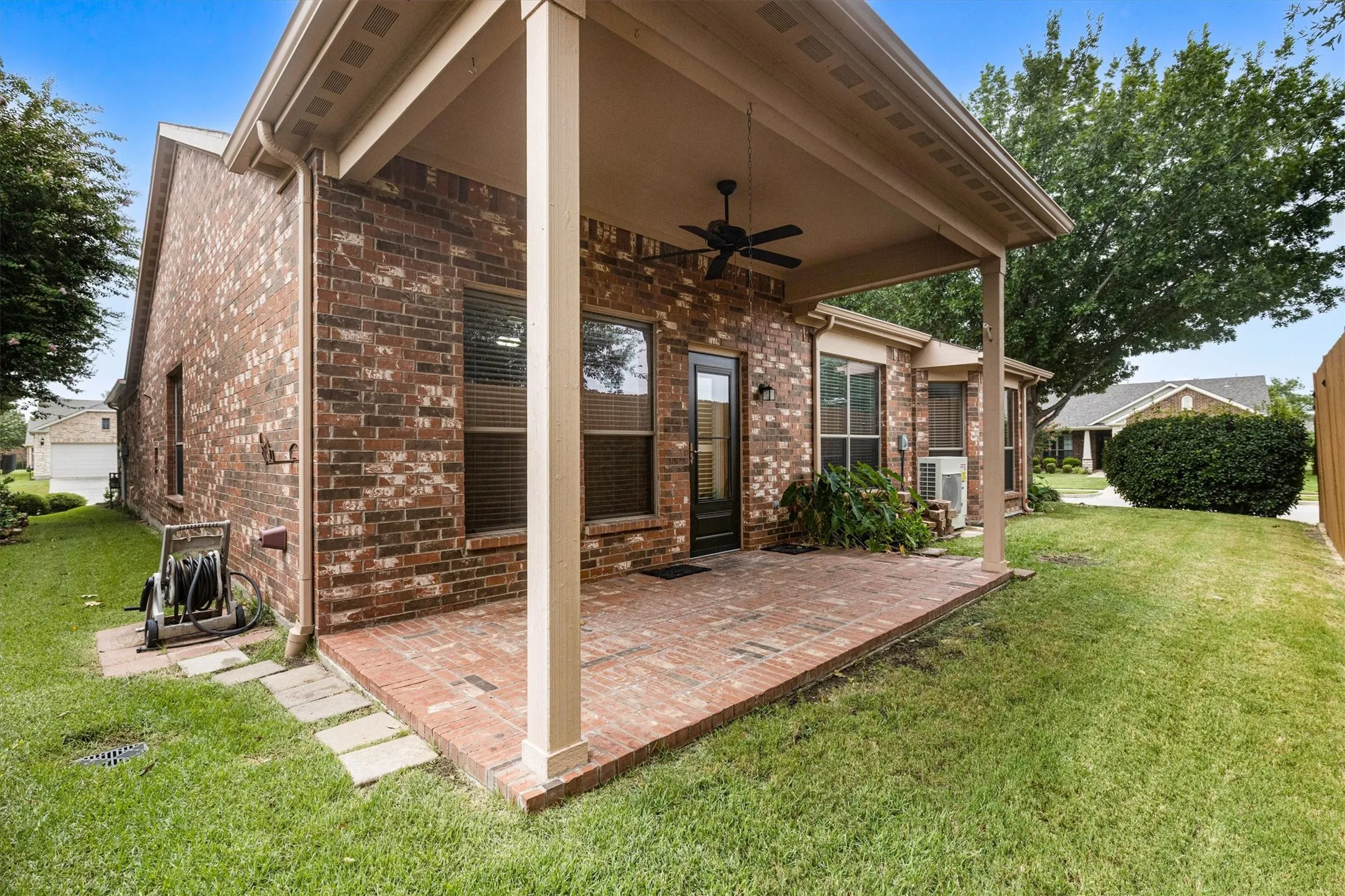 Single Family Residence For Sale in Denton County , 3801 Stone Oak Boulevard, Denton, Texas 76210, 2 Bedroom, 2 Bathroom, 2 Garage spaces, 1,757 Sqft, built in 2007, mls#21334076, Real Estate Agent in Denton, Homes For Sale in Denton county, Homes For Sale in Denton, Realtor in Denton Texas, Real Estate Brokerage Independent Realty Texas, Luminita Cordes Realtor