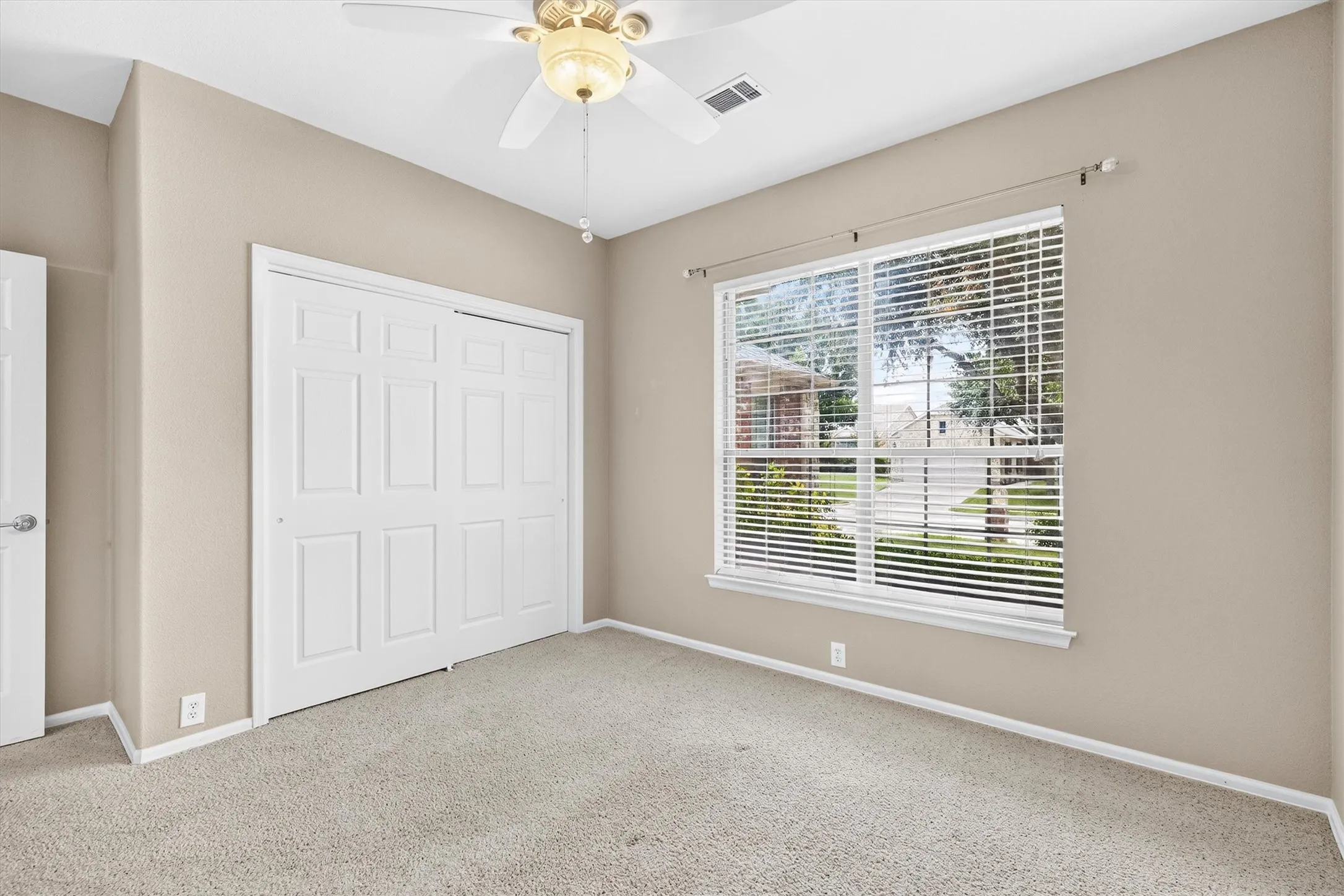 Single Family Residence For Sale in Denton County , 3801 Stone Oak Boulevard, Denton, Texas 76210, 2 Bedroom, 2 Bathroom, 2 Garage spaces, 1,757 Sqft, built in 2007, mls#21334076, Real Estate Agent in Denton, Homes For Sale in Denton county, Homes For Sale in Denton, Realtor in Denton Texas, Real Estate Brokerage Independent Realty Texas, Luminita Cordes Realtor
