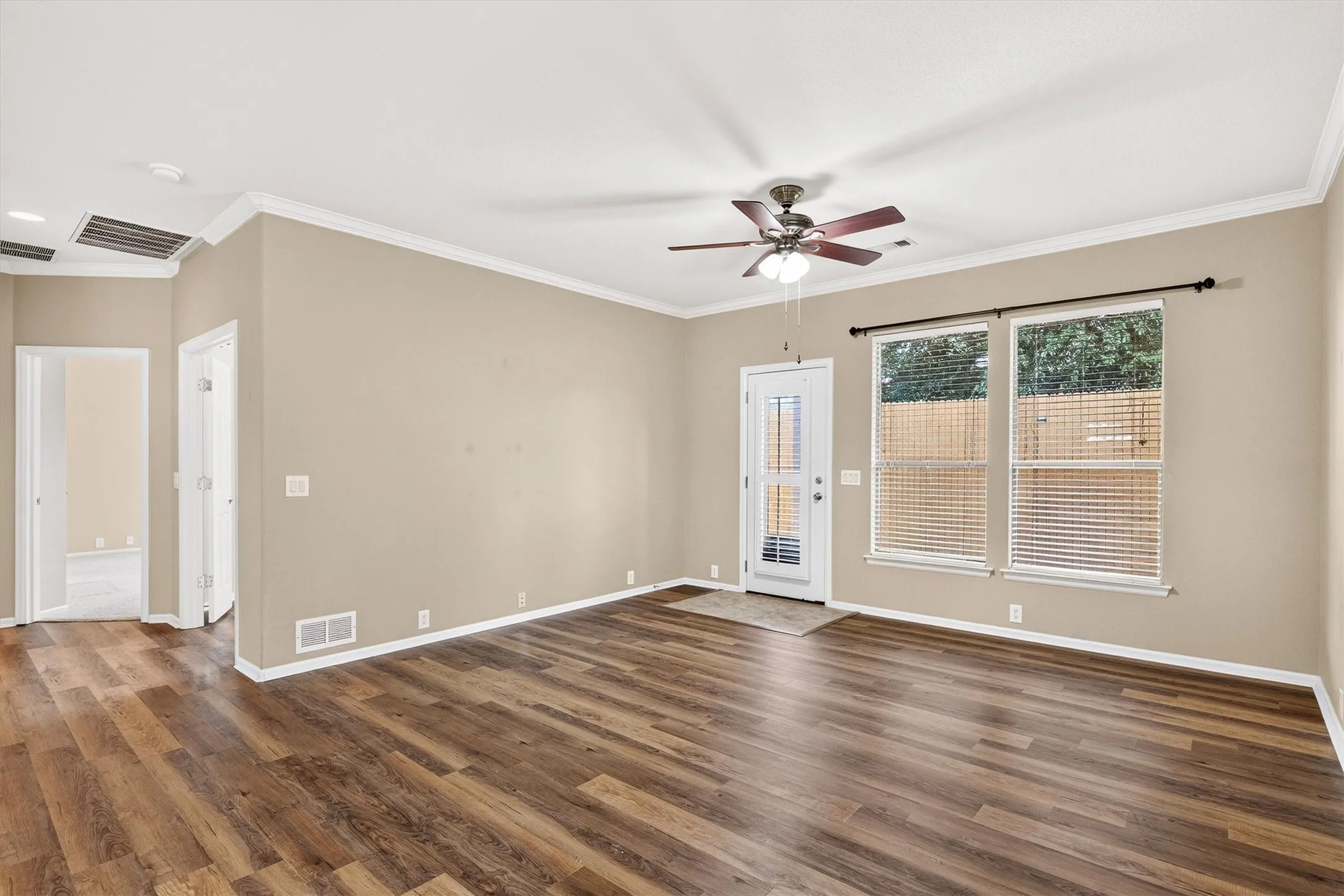 Single Family Residence For Sale in Denton County , 3801 Stone Oak Boulevard, Denton, Texas 76210, 2 Bedroom, 2 Bathroom, 2 Garage spaces, 1,757 Sqft, built in 2007, mls#21334076, Real Estate Agent in Denton, Homes For Sale in Denton county, Homes For Sale in Denton, Realtor in Denton Texas, Real Estate Brokerage Independent Realty Texas, Luminita Cordes Realtor