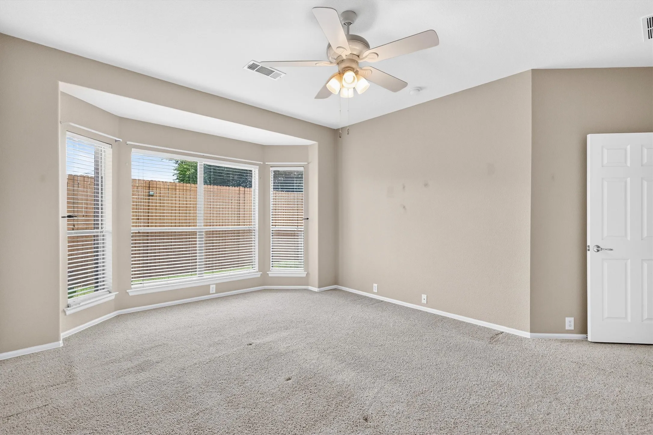 Single Family Residence For Sale in Denton County , 3801 Stone Oak Boulevard, Denton, Texas 76210, 2 Bedroom, 2 Bathroom, 2 Garage spaces, 1,757 Sqft, built in 2007, mls#21334076, Real Estate Agent in Denton, Homes For Sale in Denton county, Homes For Sale in Denton, Realtor in Denton Texas, Real Estate Brokerage Independent Realty Texas, Luminita Cordes Realtor