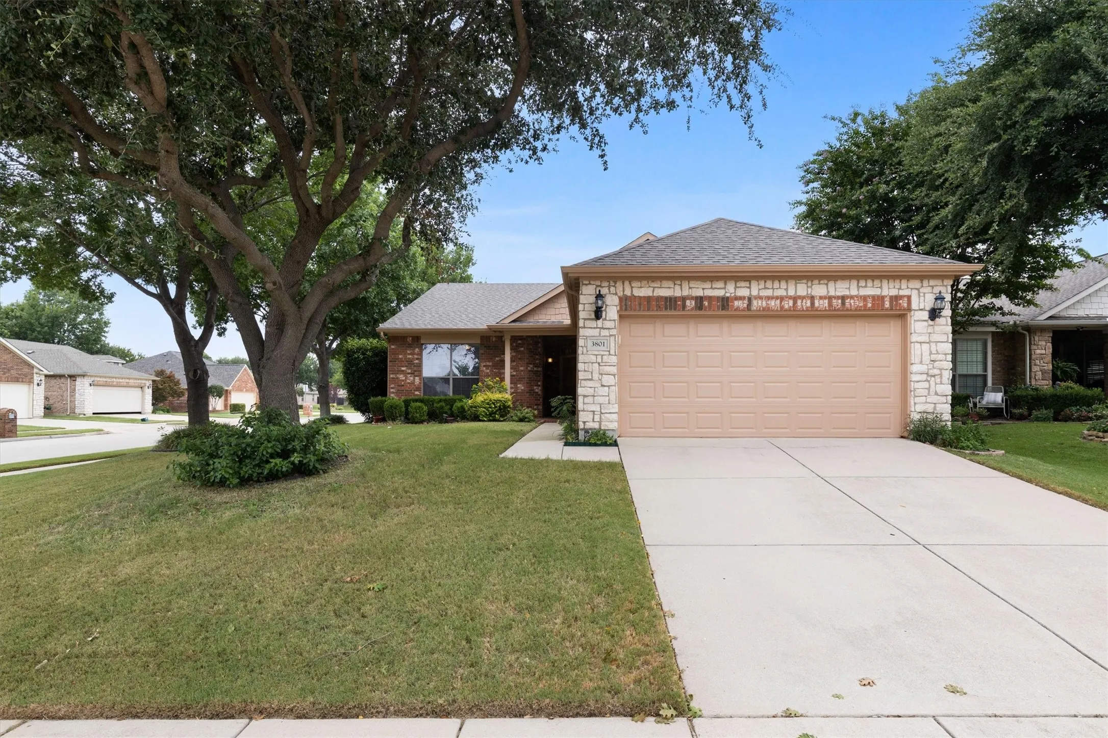 Single Family Residence For Sale in Denton County , 3801 Stone Oak Boulevard, Denton, Texas 76210, 2 Bedroom, 2 Bathroom, 2 Garage spaces, 1,757 Sqft, built in 2007, mls#21334076, Real Estate Agent in Denton, Homes For Sale in Denton county, Homes For Sale in Denton, Realtor in Denton Texas, Real Estate Brokerage Independent Realty Texas, Luminita Cordes Realtor
