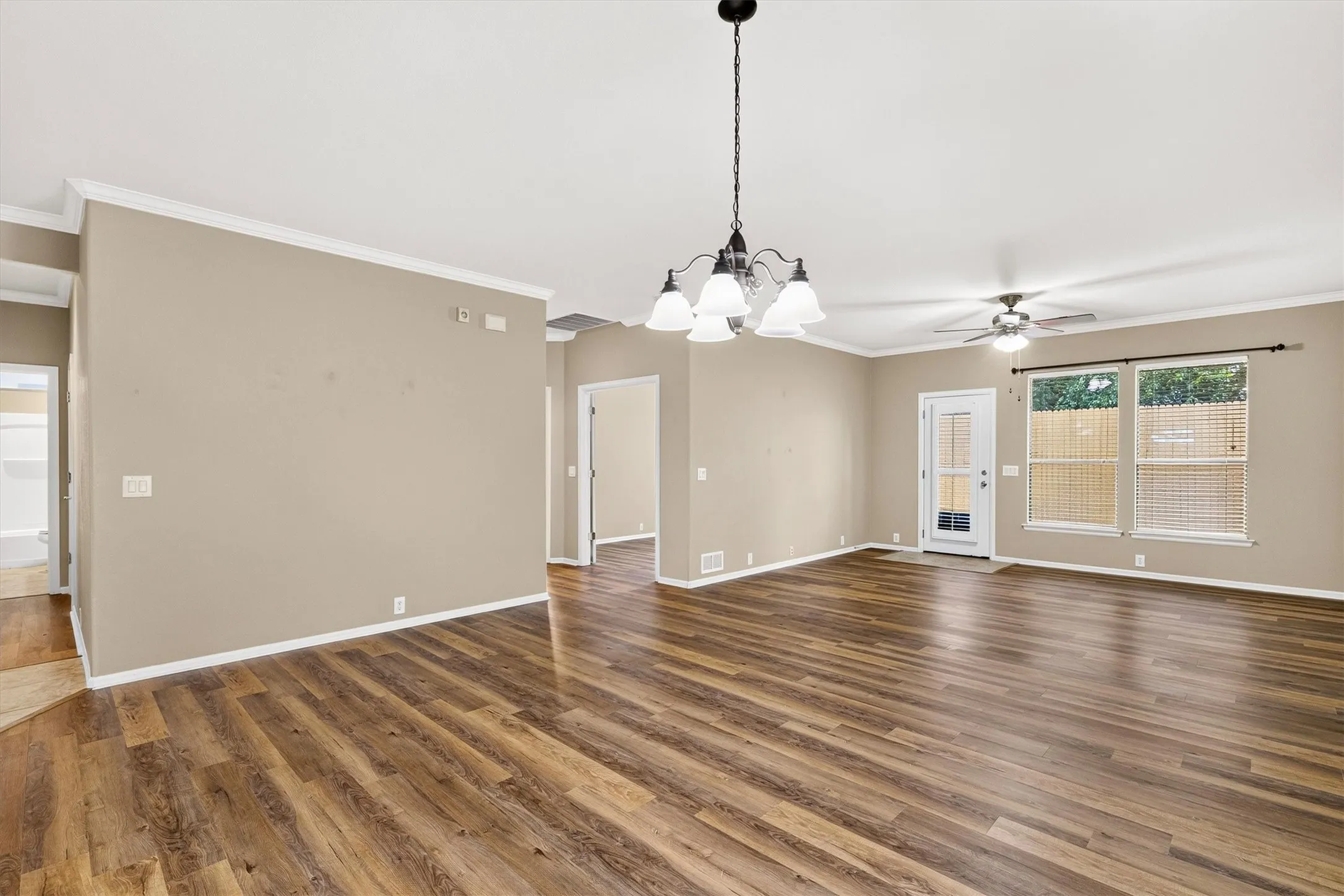 Single Family Residence For Sale in Denton County , 3801 Stone Oak Boulevard, Denton, Texas 76210, 2 Bedroom, 2 Bathroom, 2 Garage spaces, 1,757 Sqft, built in 2007, mls#21334076, Real Estate Agent in Denton, Homes For Sale in Denton county, Homes For Sale in Denton, Realtor in Denton Texas, Real Estate Brokerage Independent Realty Texas, Luminita Cordes Realtor