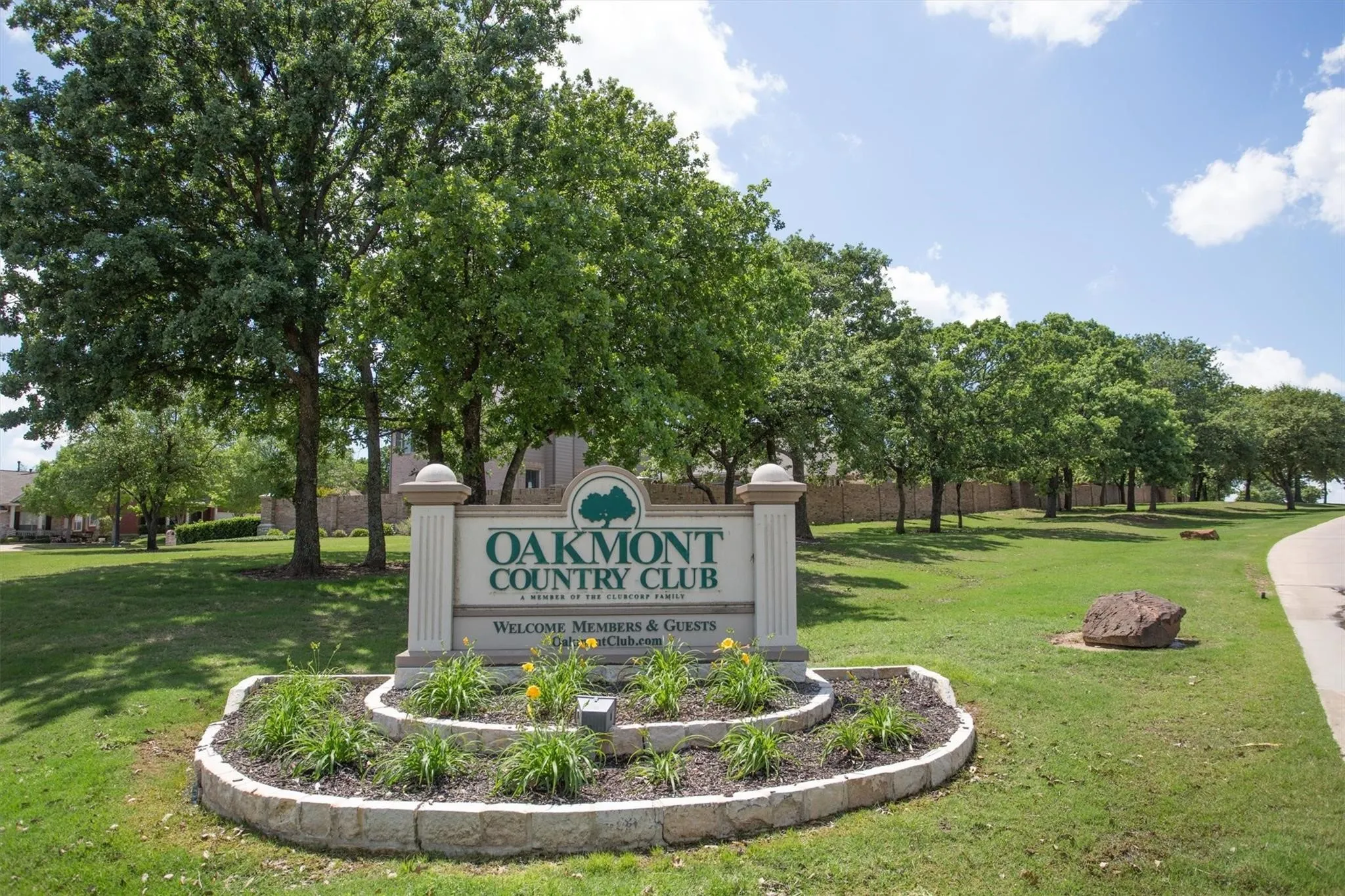 Single Family Residence For Sale in Denton County , 3801 Stone Oak Boulevard, Denton, Texas 76210, 2 Bedroom, 2 Bathroom, 2 Garage spaces, 1,757 Sqft, built in 2007, mls#21334076, Real Estate Agent in Denton, Homes For Sale in Denton county, Homes For Sale in Denton, Realtor in Denton Texas, Real Estate Brokerage Independent Realty Texas, Luminita Cordes Realtor