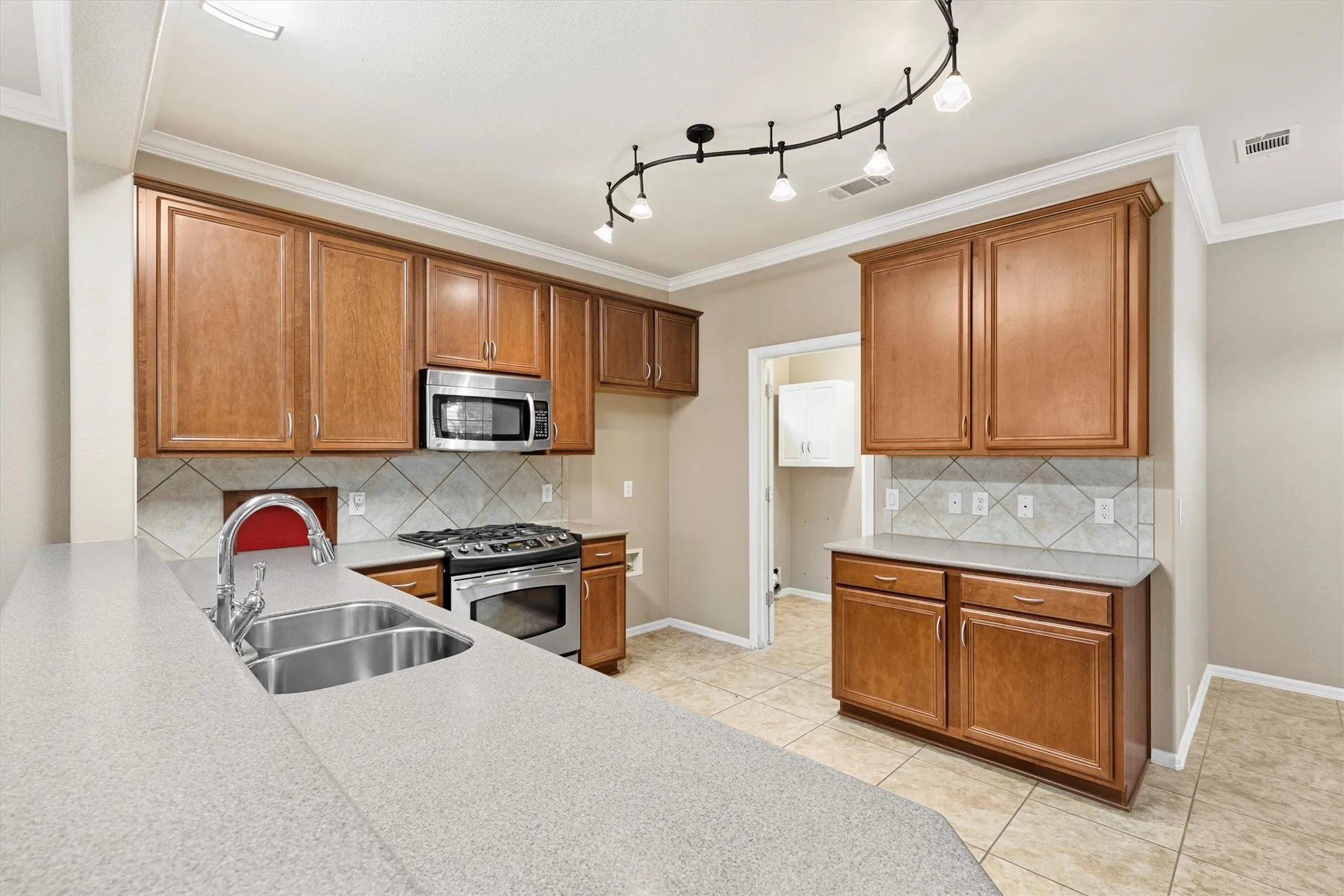 Single Family Residence For Sale in Denton County , 3801 Stone Oak Boulevard, Denton, Texas 76210, 2 Bedroom, 2 Bathroom, 2 Garage spaces, 1,757 Sqft, built in 2007, mls#21334076, Real Estate Agent in Denton, Homes For Sale in Denton county, Homes For Sale in Denton, Realtor in Denton Texas, Real Estate Brokerage Independent Realty Texas, Luminita Cordes Realtor
