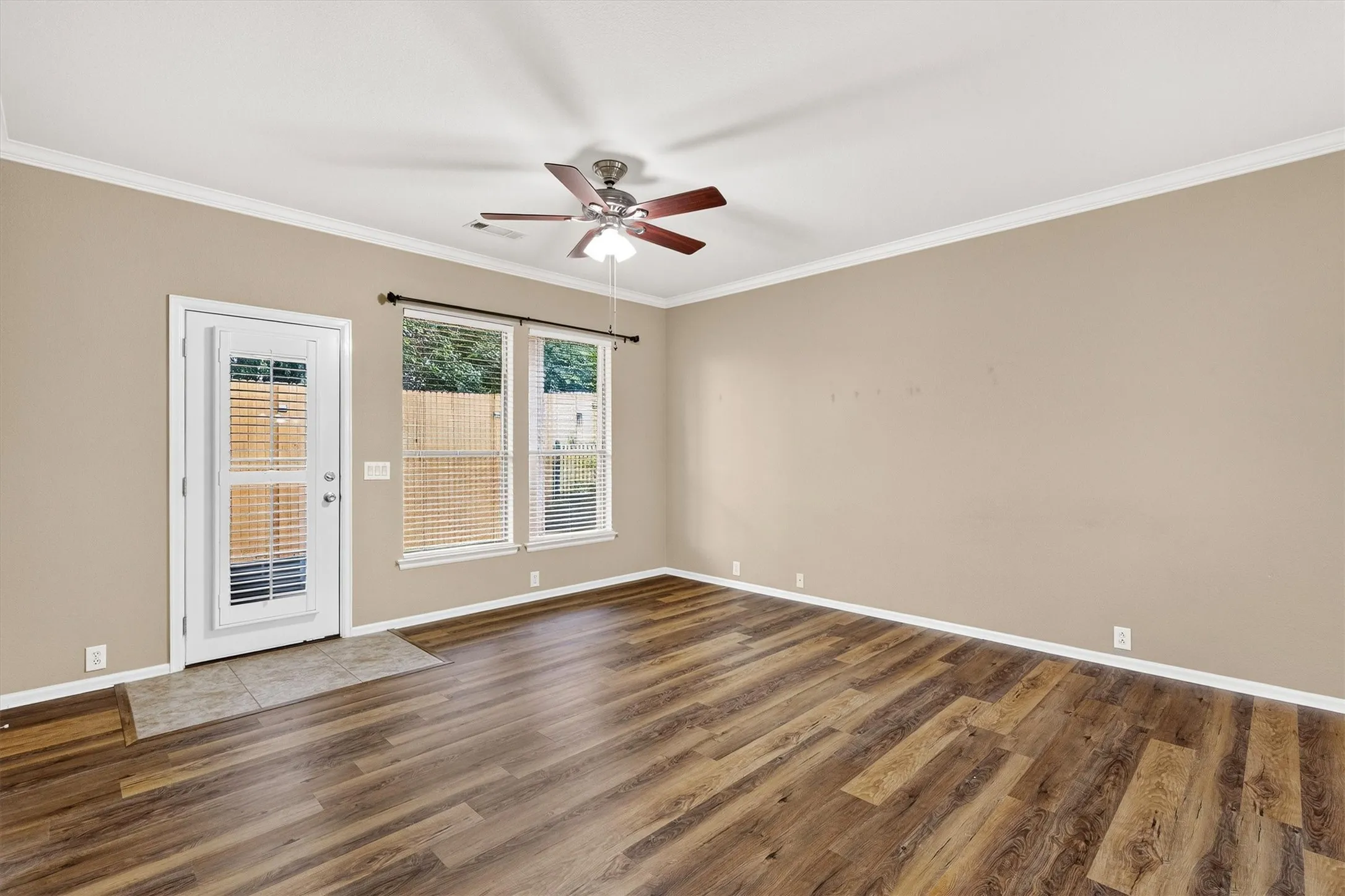 Single Family Residence For Sale in Denton County , 3801 Stone Oak Boulevard, Denton, Texas 76210, 2 Bedroom, 2 Bathroom, 2 Garage spaces, 1,757 Sqft, built in 2007, mls#21334076, Real Estate Agent in Denton, Homes For Sale in Denton county, Homes For Sale in Denton, Realtor in Denton Texas, Real Estate Brokerage Independent Realty Texas, Luminita Cordes Realtor