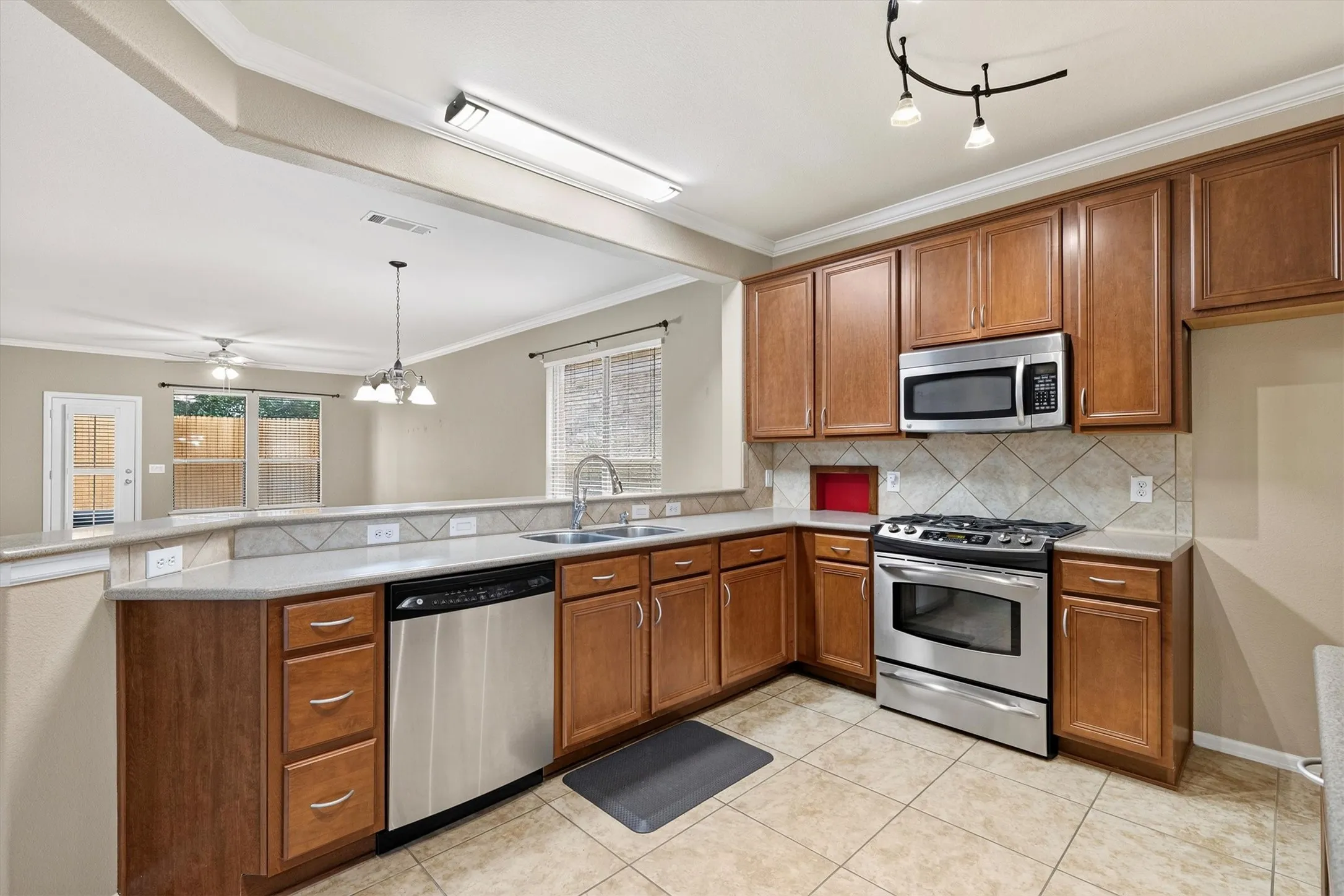 Single Family Residence For Sale in Denton County , 3801 Stone Oak Boulevard, Denton, Texas 76210, 2 Bedroom, 2 Bathroom, 2 Garage spaces, 1,757 Sqft, built in 2007, mls#21334076, Real Estate Agent in Denton, Homes For Sale in Denton county, Homes For Sale in Denton, Realtor in Denton Texas, Real Estate Brokerage Independent Realty Texas, Luminita Cordes Realtor