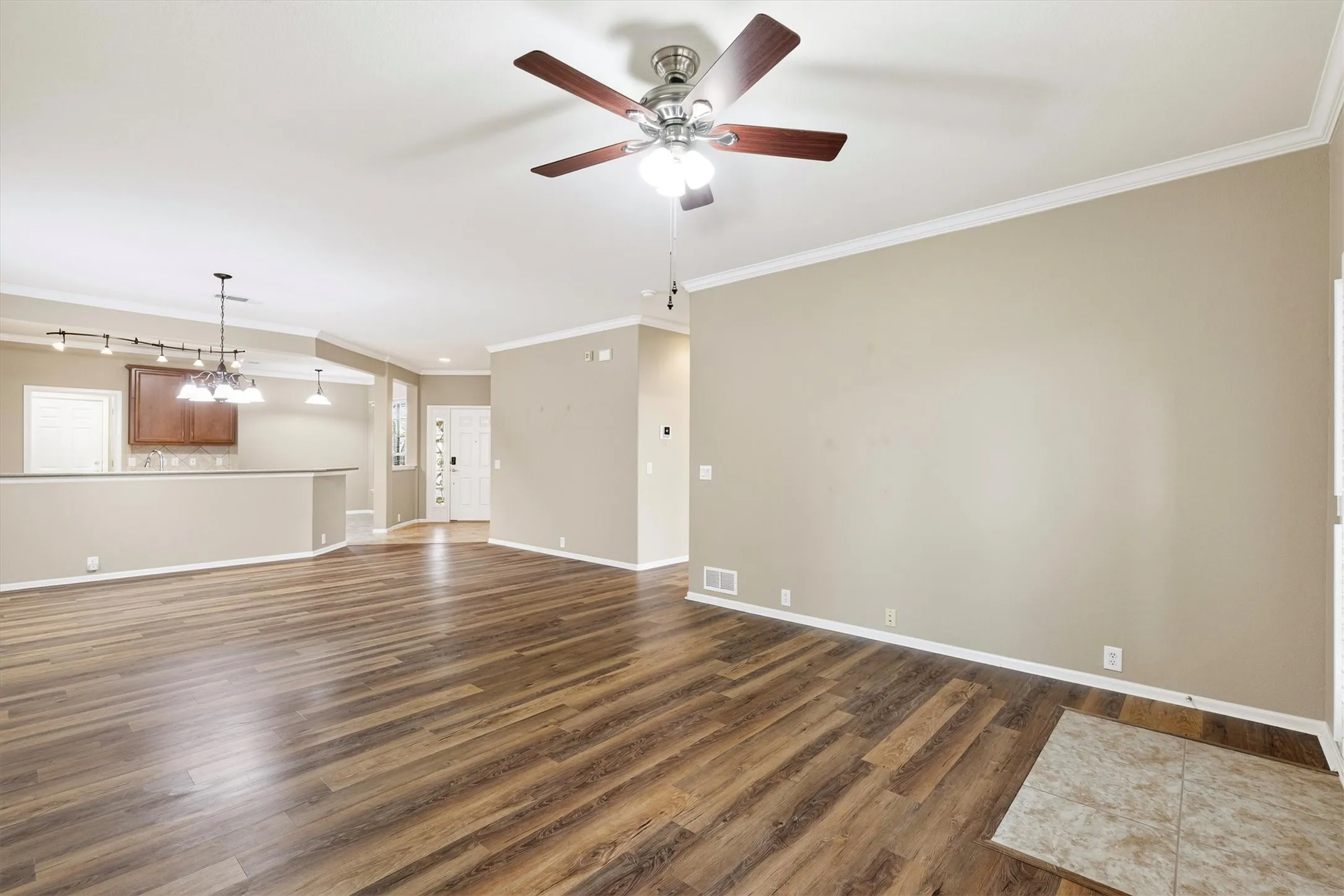 Single Family Residence For Sale in Denton County , 3801 Stone Oak Boulevard, Denton, Texas 76210, 2 Bedroom, 2 Bathroom, 2 Garage spaces, 1,757 Sqft, built in 2007, mls#21334076, Real Estate Agent in Denton, Homes For Sale in Denton county, Homes For Sale in Denton, Realtor in Denton Texas, Real Estate Brokerage Independent Realty Texas, Luminita Cordes Realtor