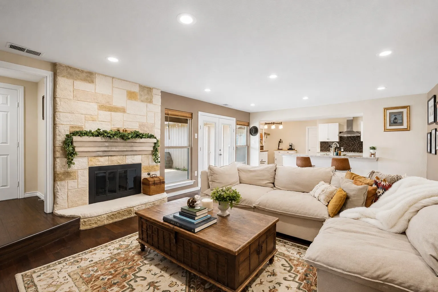 Single Family Residence For Sale in Dallas County , 1433 Lincoln Place, Carrollton, Texas 75006, 5 Bedroom, 4 Bathroom, 2 Garage spaces, 3,064 Sqft, built in 1972, Price $544,500, mls#21333994, Real Estate Agent in Carrollton, Homes For Sale in Dallas county, Homes For Sale in Carrollton, Realtor in Carrollton Texas, Real Estate Brokerage Independent Realty Texas, Luminita Cordes Realtor